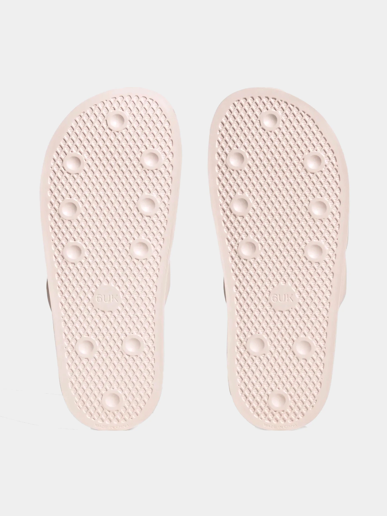 Шлёпанцы Adidas модель HQ8772 Шлёпанцы Adidas модель HQ8772 Фото