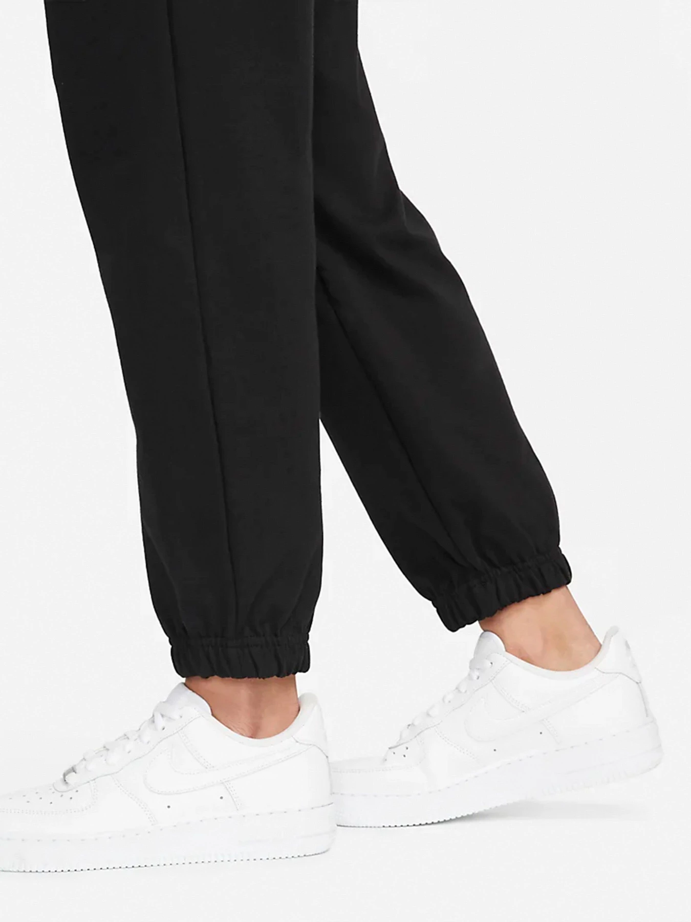Брюки NIKE модель DM6419-010 Брюки NIKE модель DM6419-010 Фото