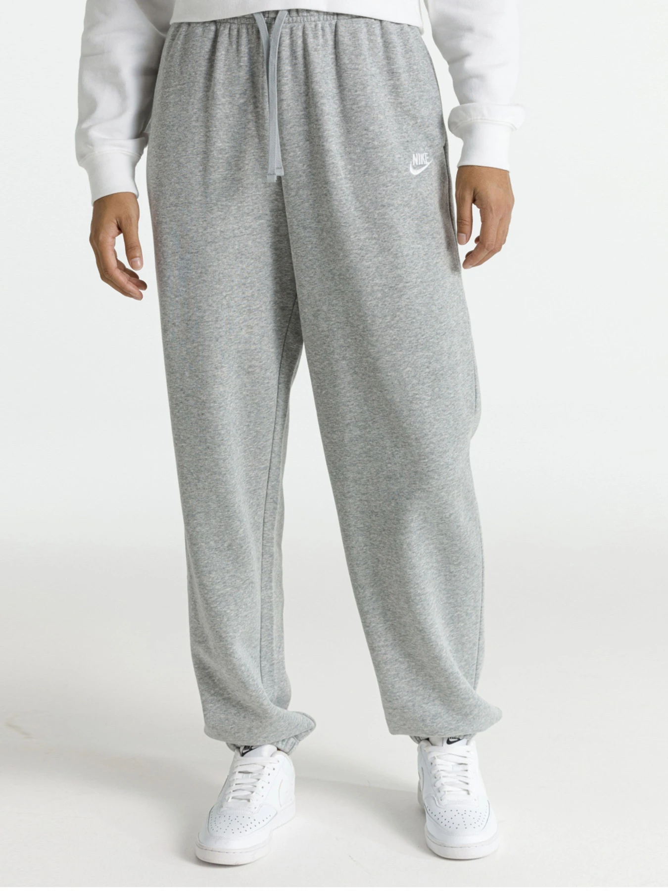 Брюки NIKE модель DQ5800-063 Брюки NIKE модель DQ5800-063 Фото