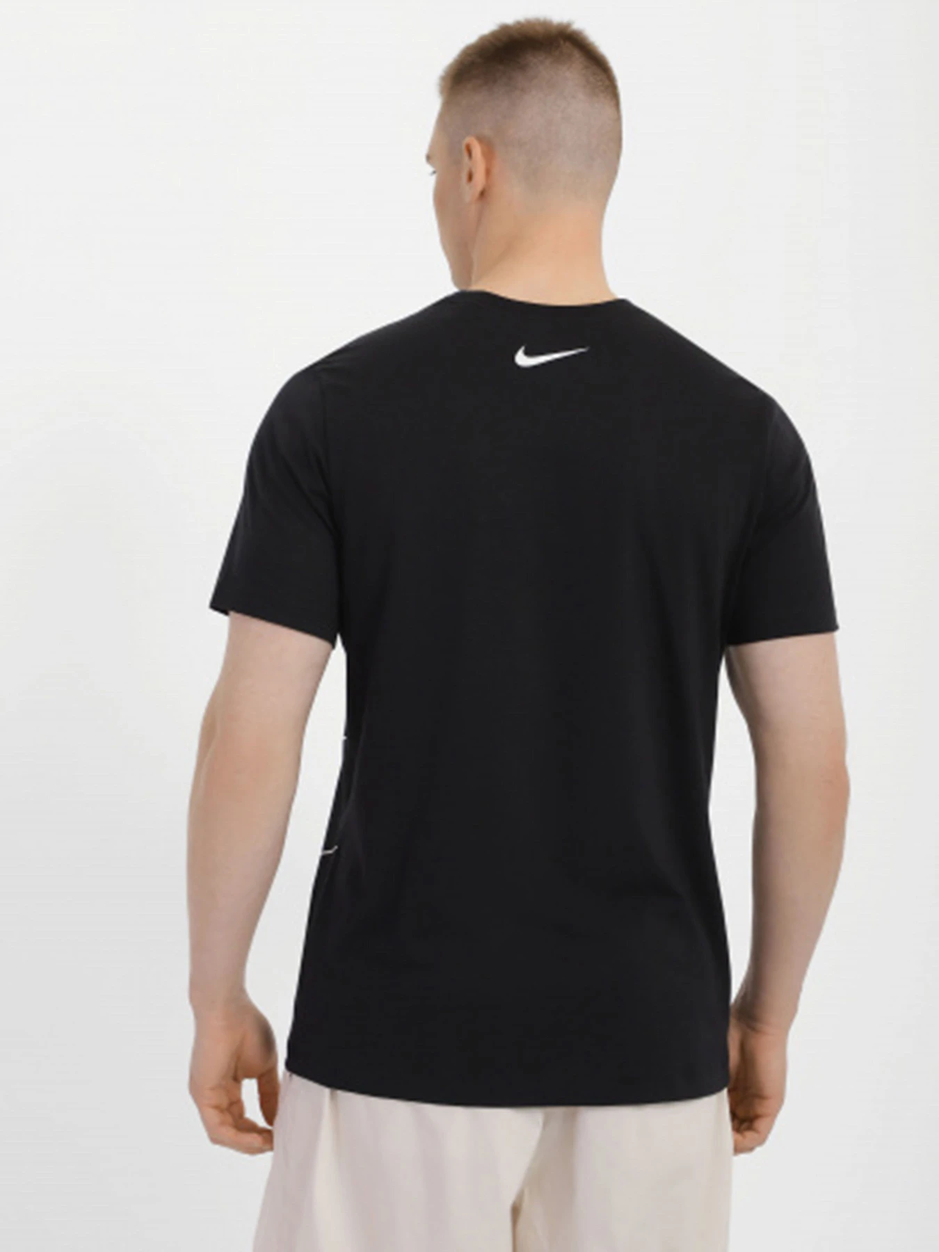 Футболки и поло NIKE модель DZ2883-010 Футболки и поло NIKE модель DZ2883-010 Фото