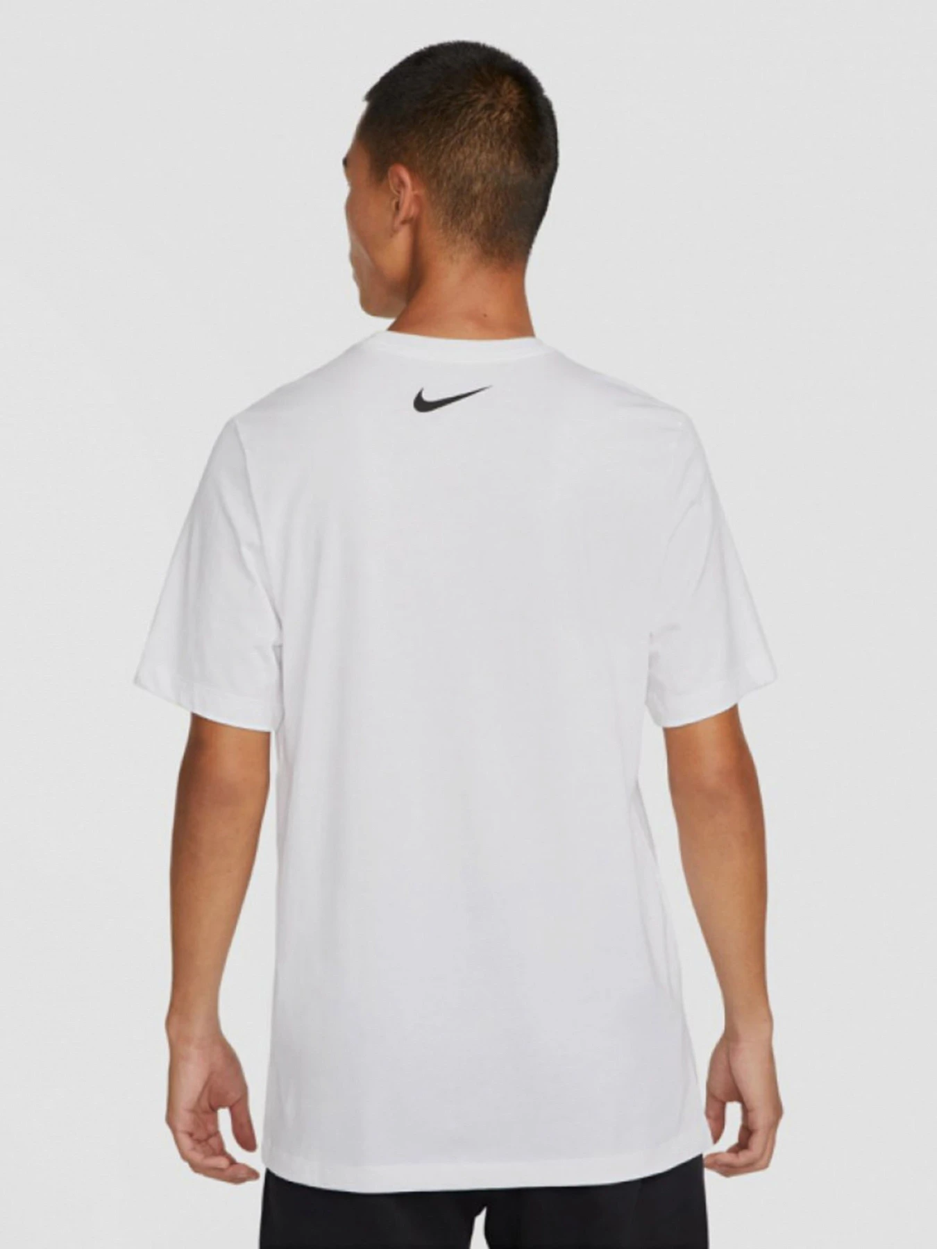 Футболки и поло NIKE модель DZ2883-100 Футболки и поло NIKE модель DZ2883-100 Фото