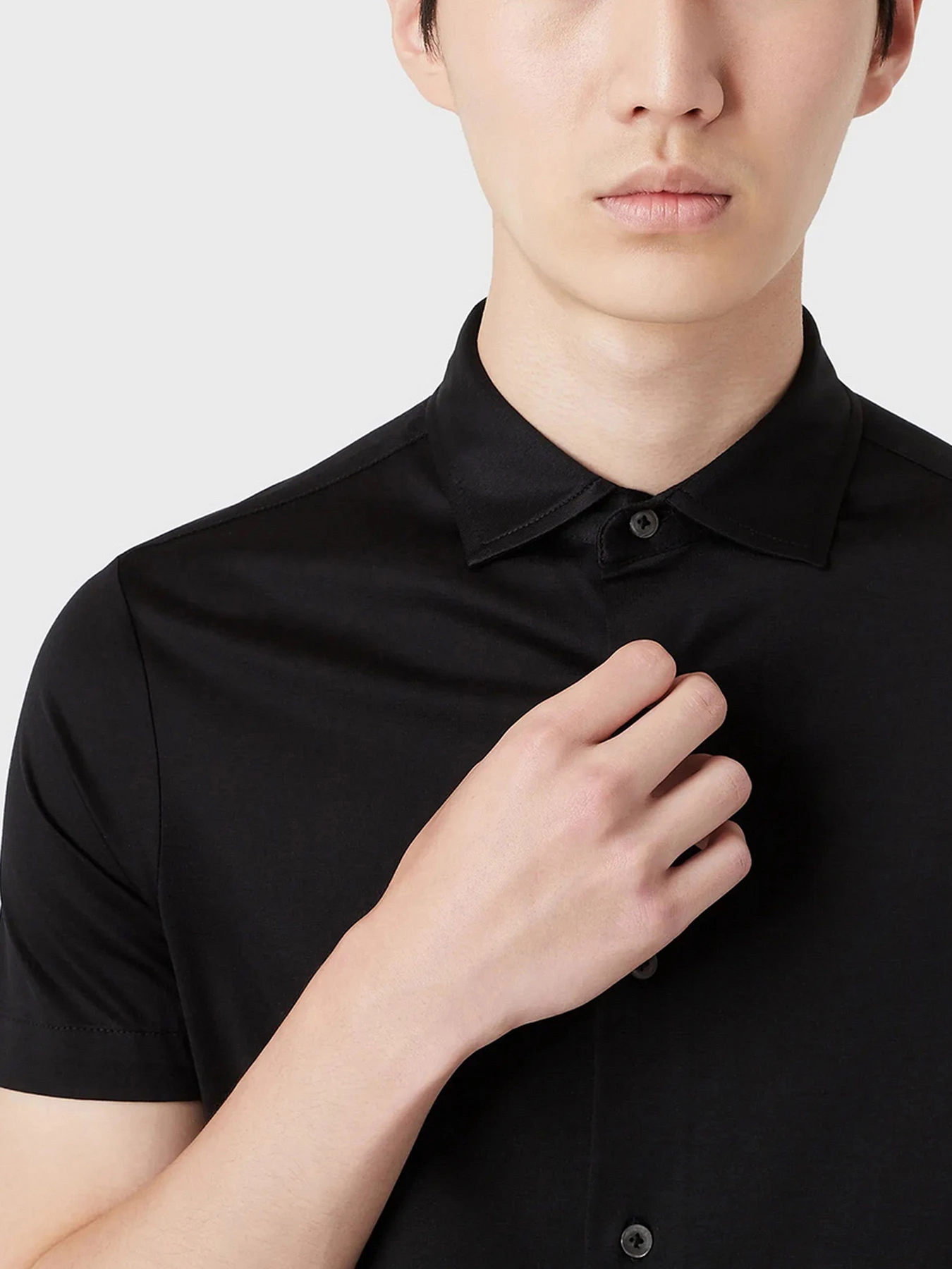Рубашки Emporio Armani модель 8N1CG0-1JUVZ-0999 Рубашки Emporio Armani модель 8N1CG0-1JUVZ-0999 Фото