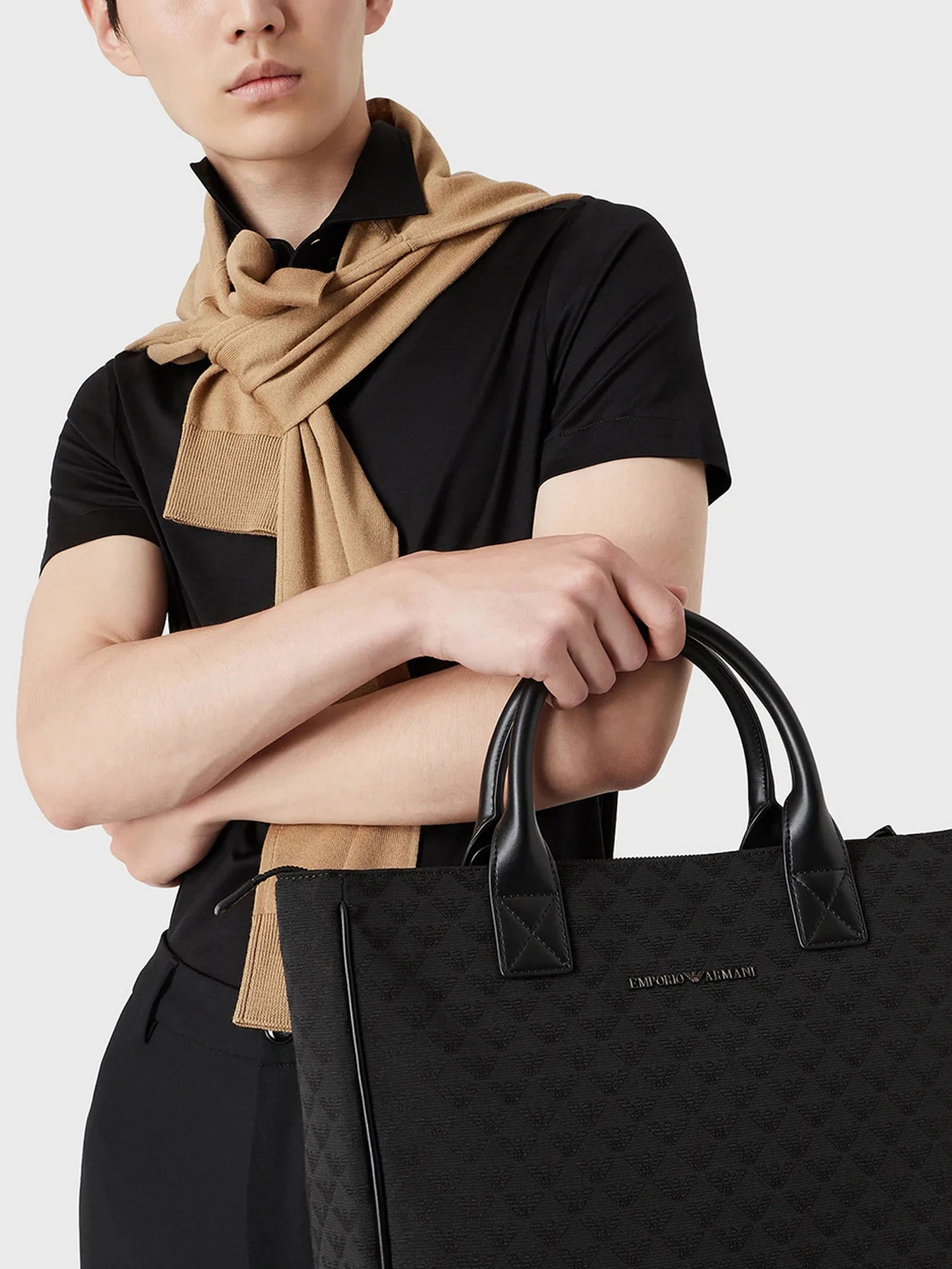 Рубашки Emporio Armani модель 8N1CG0-1JUVZ-0999 Рубашки Emporio Armani модель 8N1CG0-1JUVZ-0999 Фото