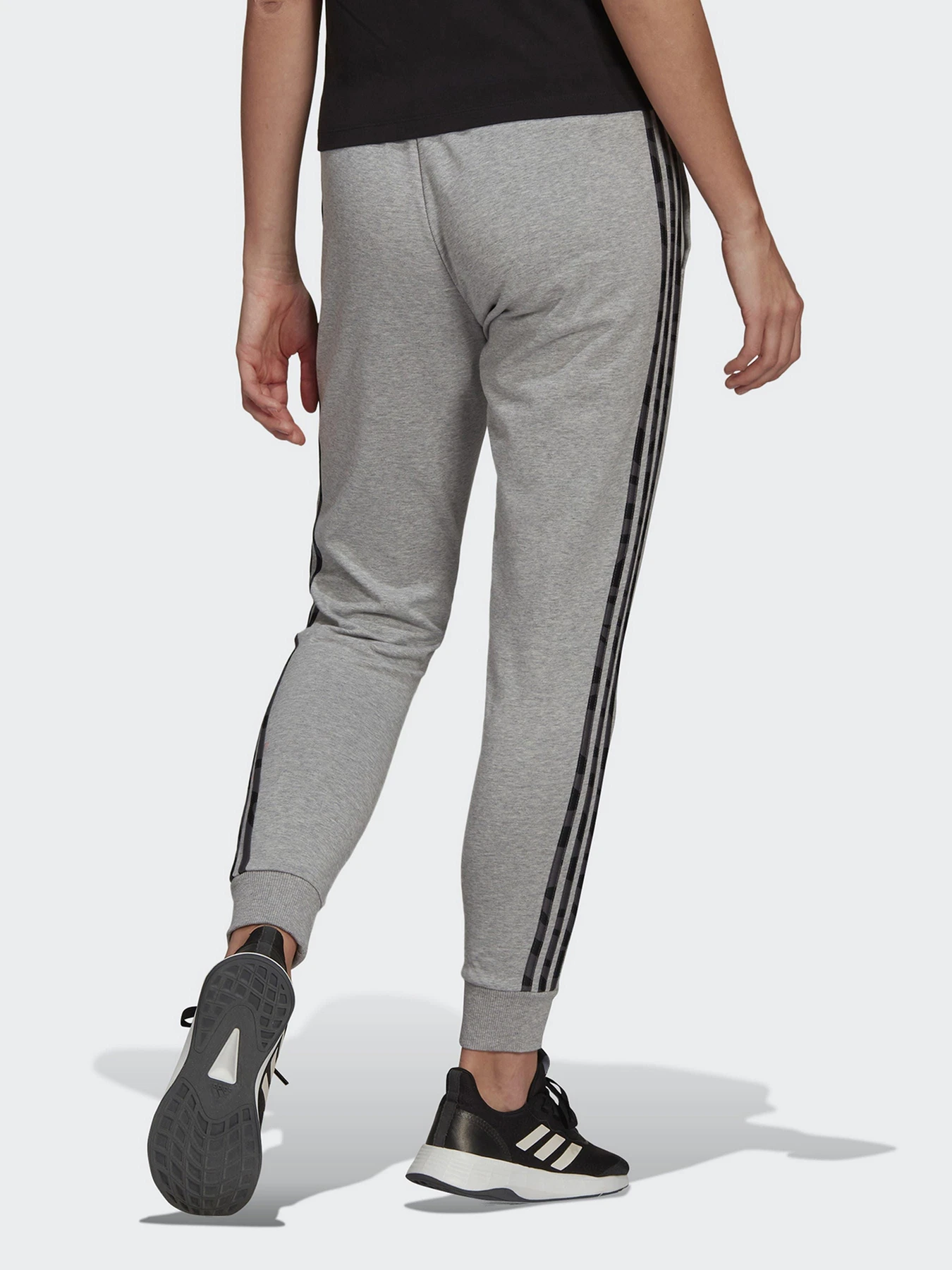 Брюки Adidas модель HF4633 Брюки Adidas модель HF4633 Фото