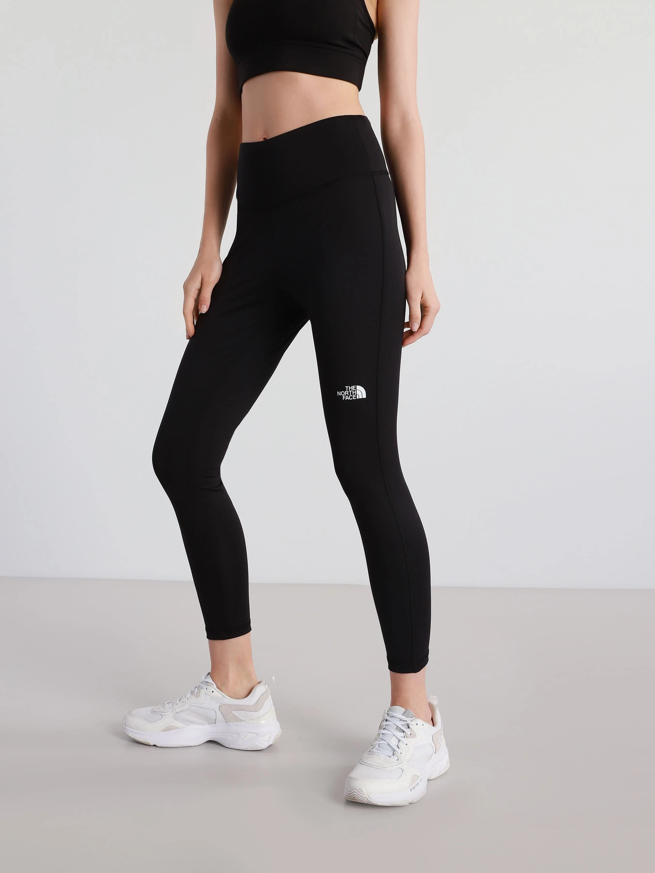 Брюки The North Face модель NF0A4AR4JK31 Брюки The North Face модель NF0A4AR4JK31 Фото