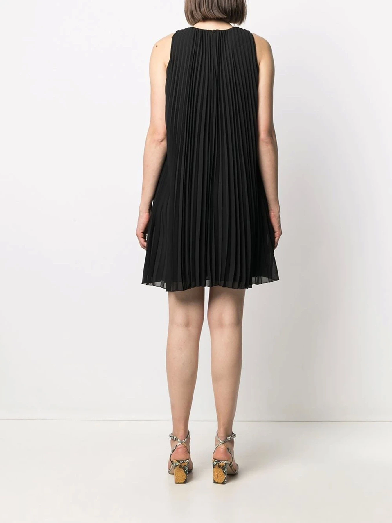 Платья Emporio Armani модель 3K2AA8-2NLHZ-0999 Платья Emporio Armani модель 3K2AA8-2NLHZ-0999 Фото