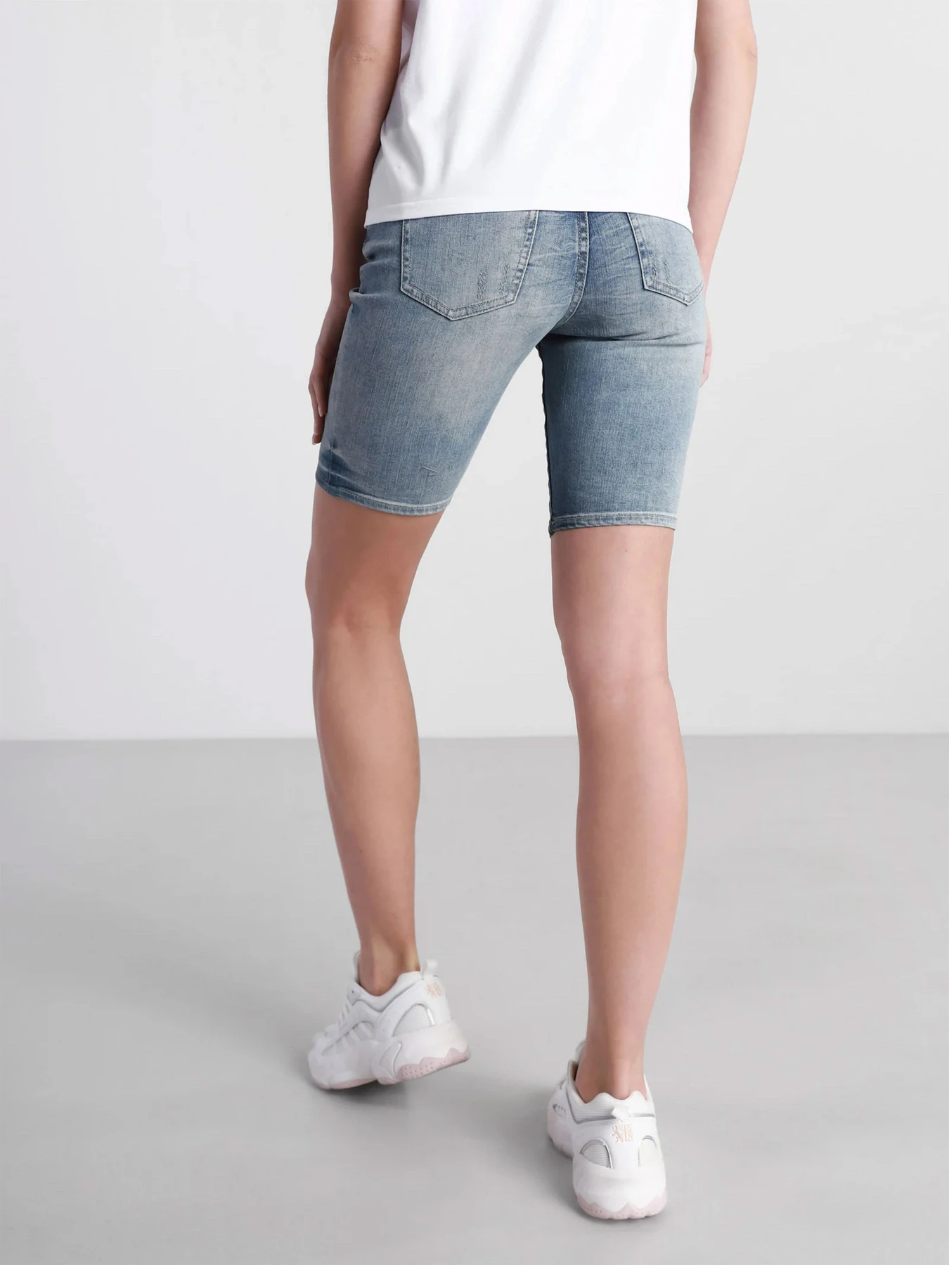 Шорты Armani Exchange модель 3KYJ70-Y1SEZ-1500 Шорты Armani Exchange модель 3KYJ70-Y1SEZ-1500 Фото