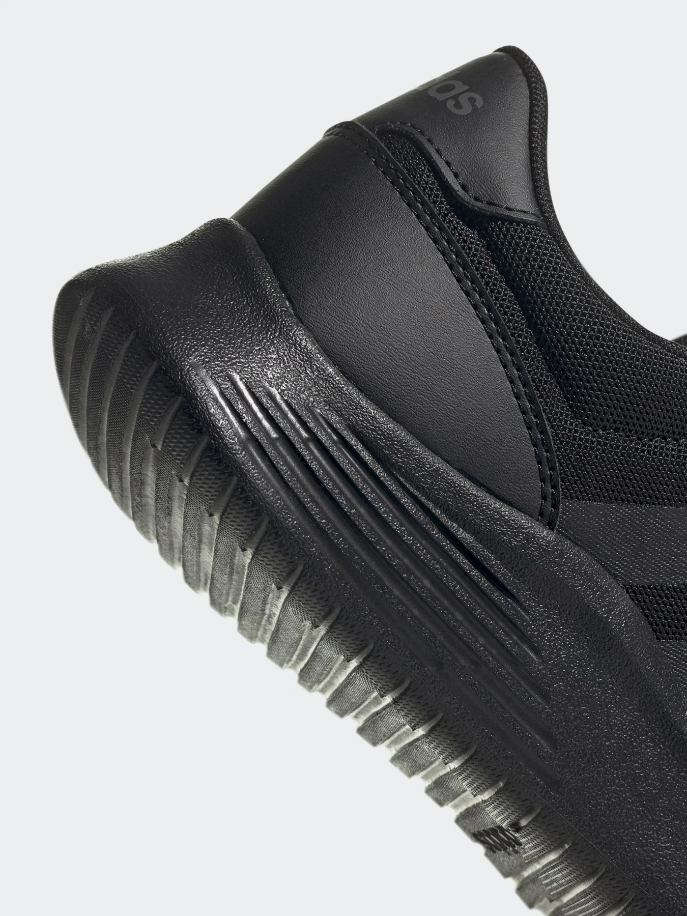 Кроссовки Adidas модель EG3284 Кроссовки Adidas модель EG3284 Фото