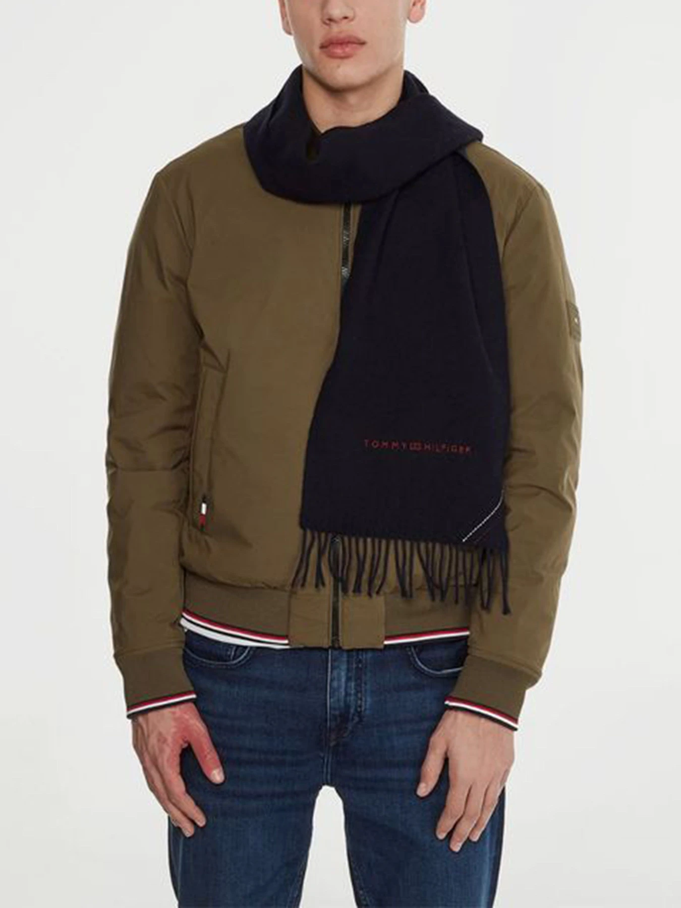Шарфы и платки Tommy Hilfiger модель AM0AM10373-DW6 Фото