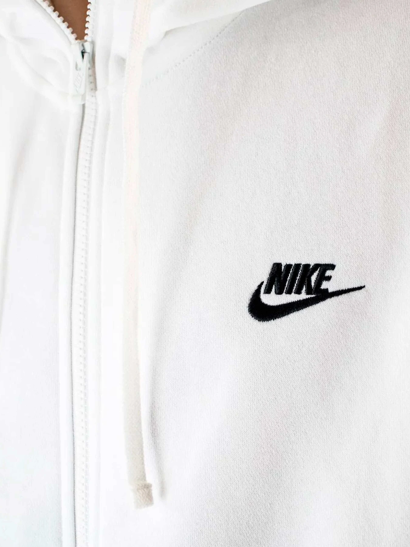 Худи и свитшоты NIKE модель BV2645-100 Худи и свитшоты NIKE модель BV2645-100 Фото