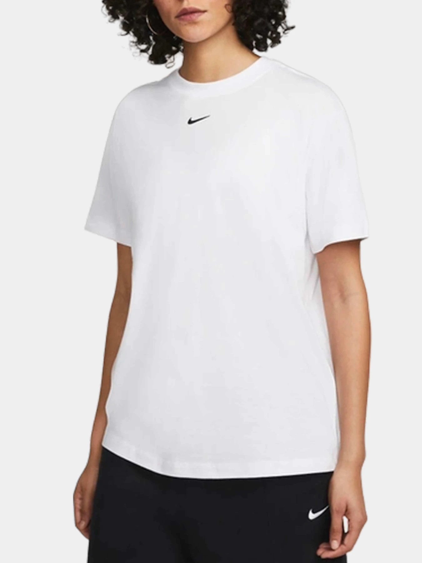 Футболки и поло NIKE модель DN5697-100 Футболки и поло NIKE модель DN5697-100 Фото