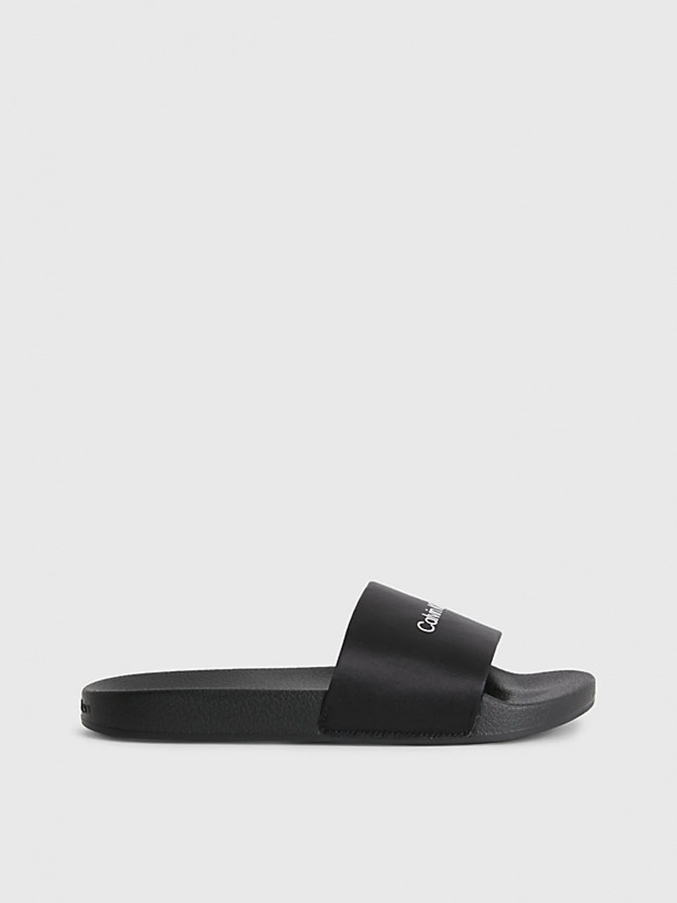 Шлёпанцы Calvin Klein модель HW0HW01508-0GM Шлёпанцы Calvin Klein модель HW0HW01508-0GM Фото