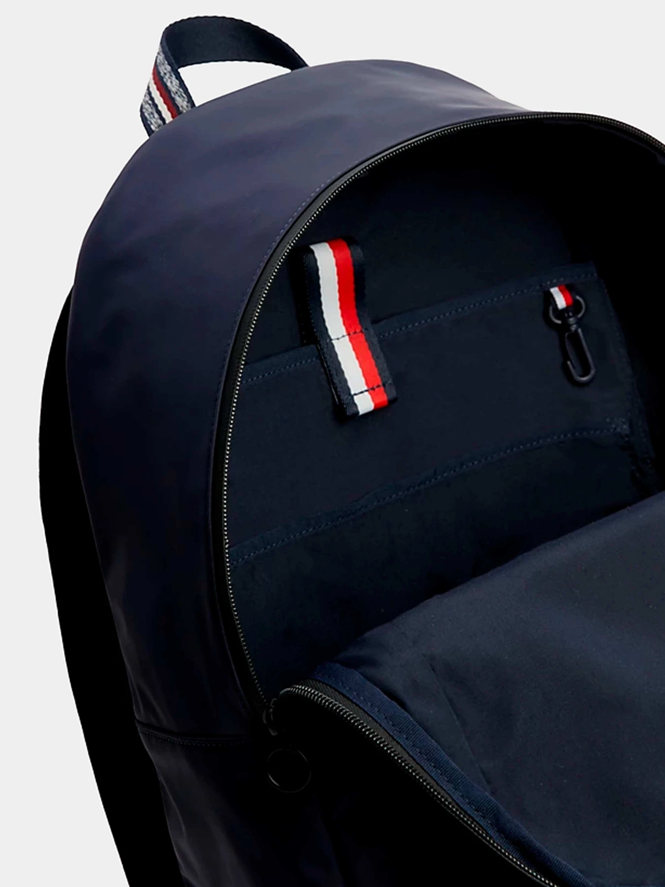 Рюкзаки Tommy Hilfiger модель AM0AM11320-DW6 Рюкзаки Tommy Hilfiger модель AM0AM11320-DW6 Фото