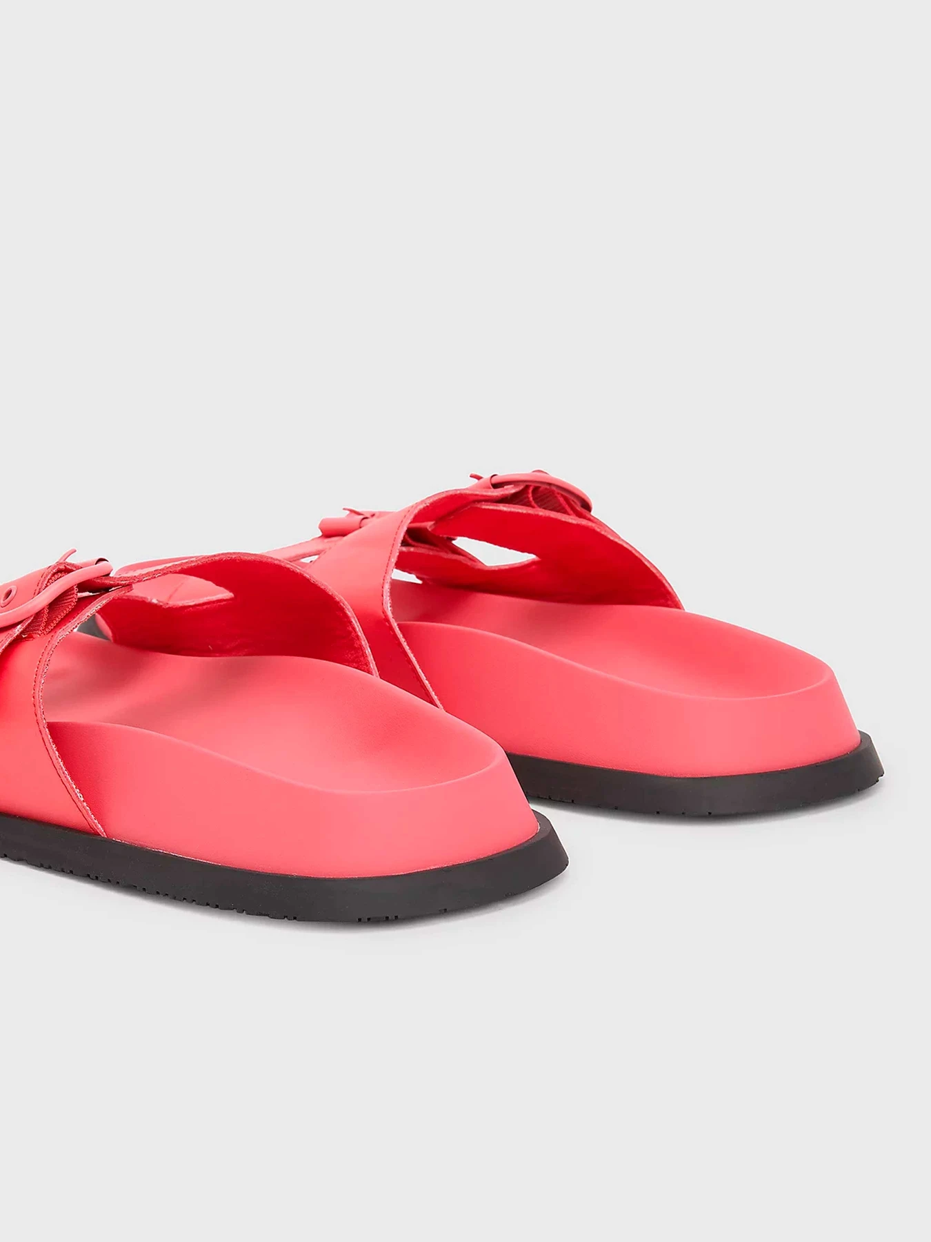 Шлёпанцы Tommy Hilfiger модель EN0EN02136-TJN Шлёпанцы Tommy Hilfiger модель EN0EN02136-TJN Фото