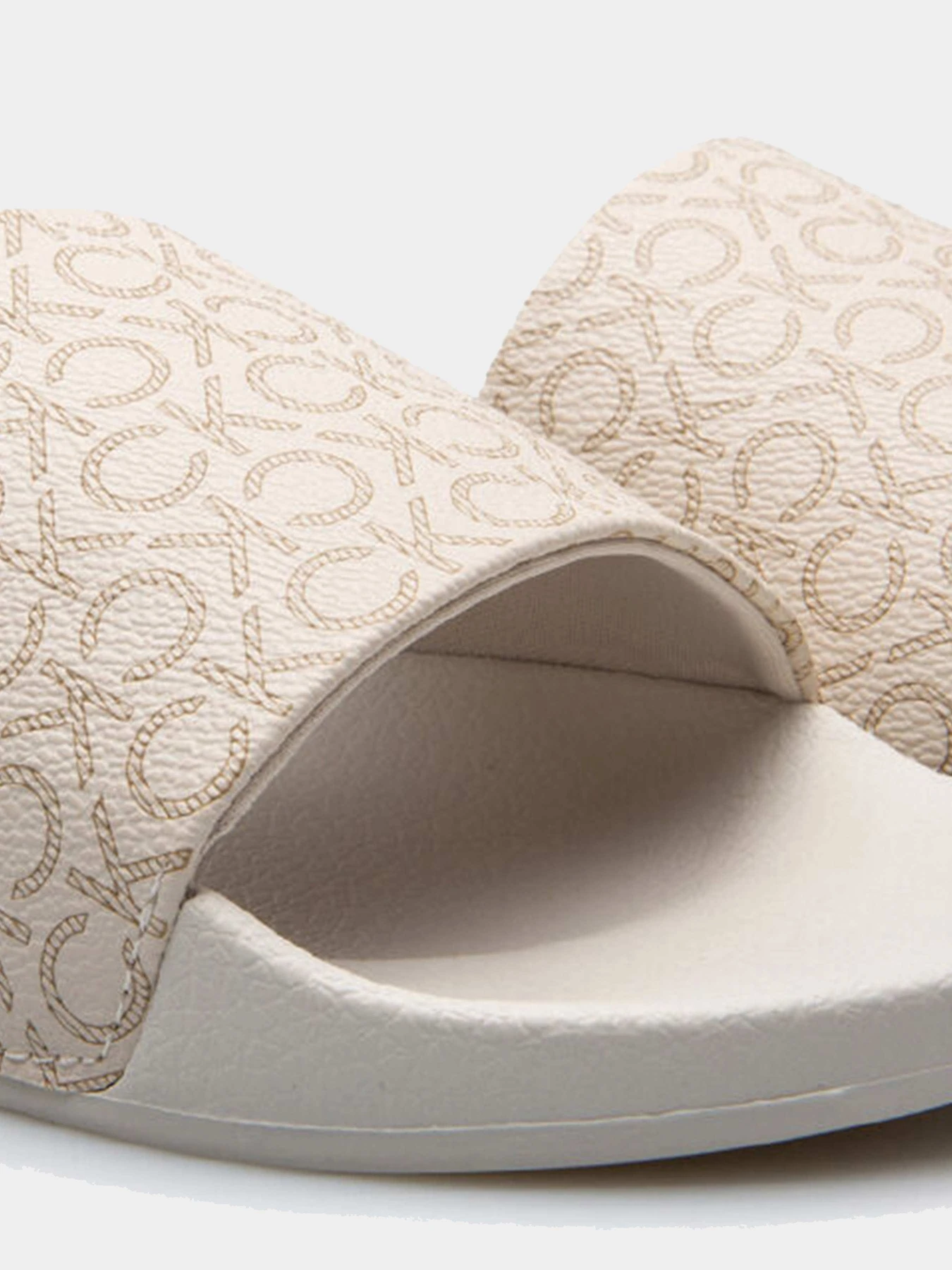 Шлёпанцы Calvin Klein модель HW0HW01528-0F7 Шлёпанцы Calvin Klein модель HW0HW01528-0F7 Фото