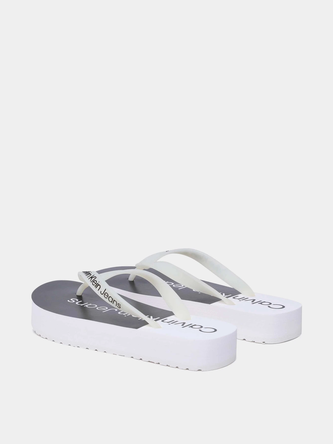 Шлёпанцы Calvin Klein модель YW0YW00716-0K4 Шлёпанцы Calvin Klein модель YW0YW00716-0K4 Фото