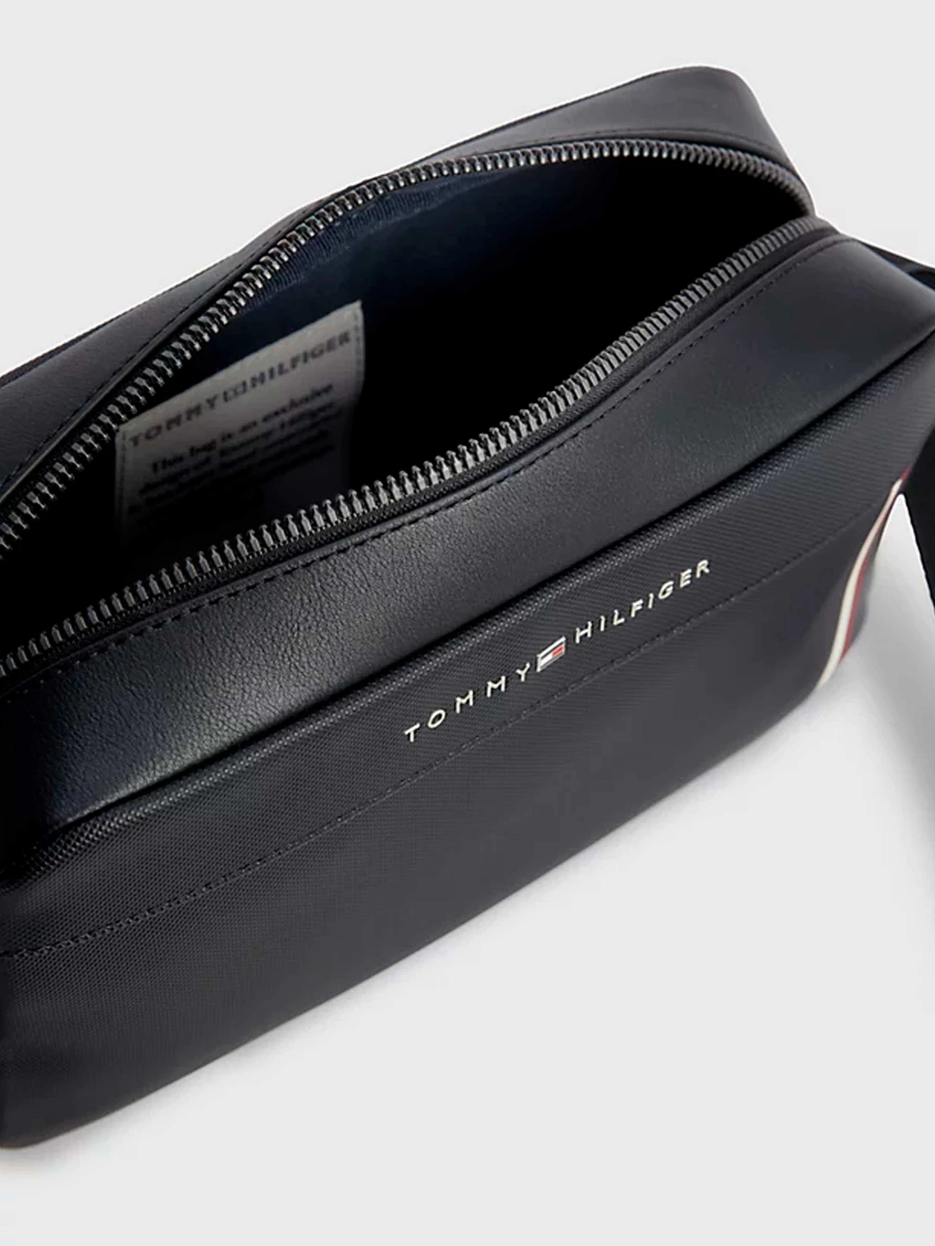 Сумки Tommy Hilfiger модель AM0AM11382-BDS Фото