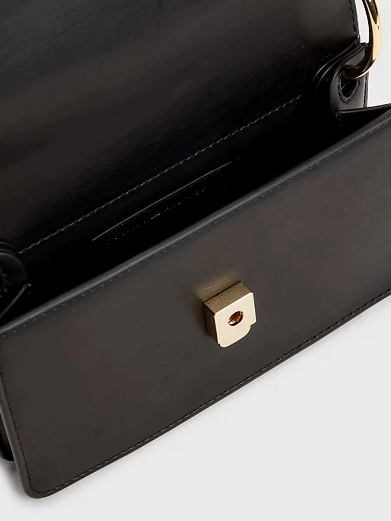 Сумки Tommy Hilfiger модель AW0AW14863-BDS Сумки Tommy Hilfiger модель AW0AW14863-BDS Фото