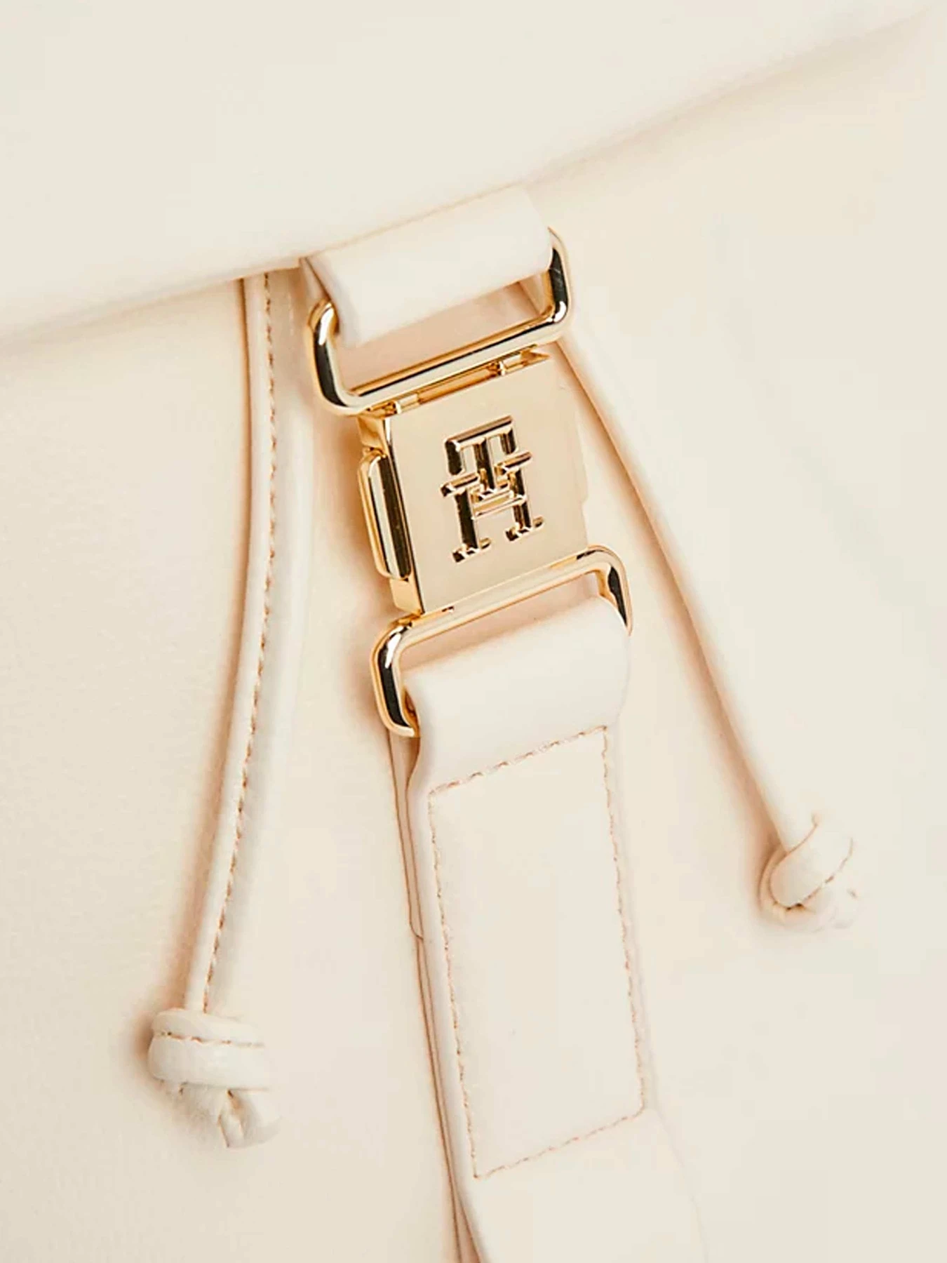 Рюкзаки Tommy Hilfiger модель AW0AW14883-AA8 Рюкзаки Tommy Hilfiger модель AW0AW14883-AA8 Фото