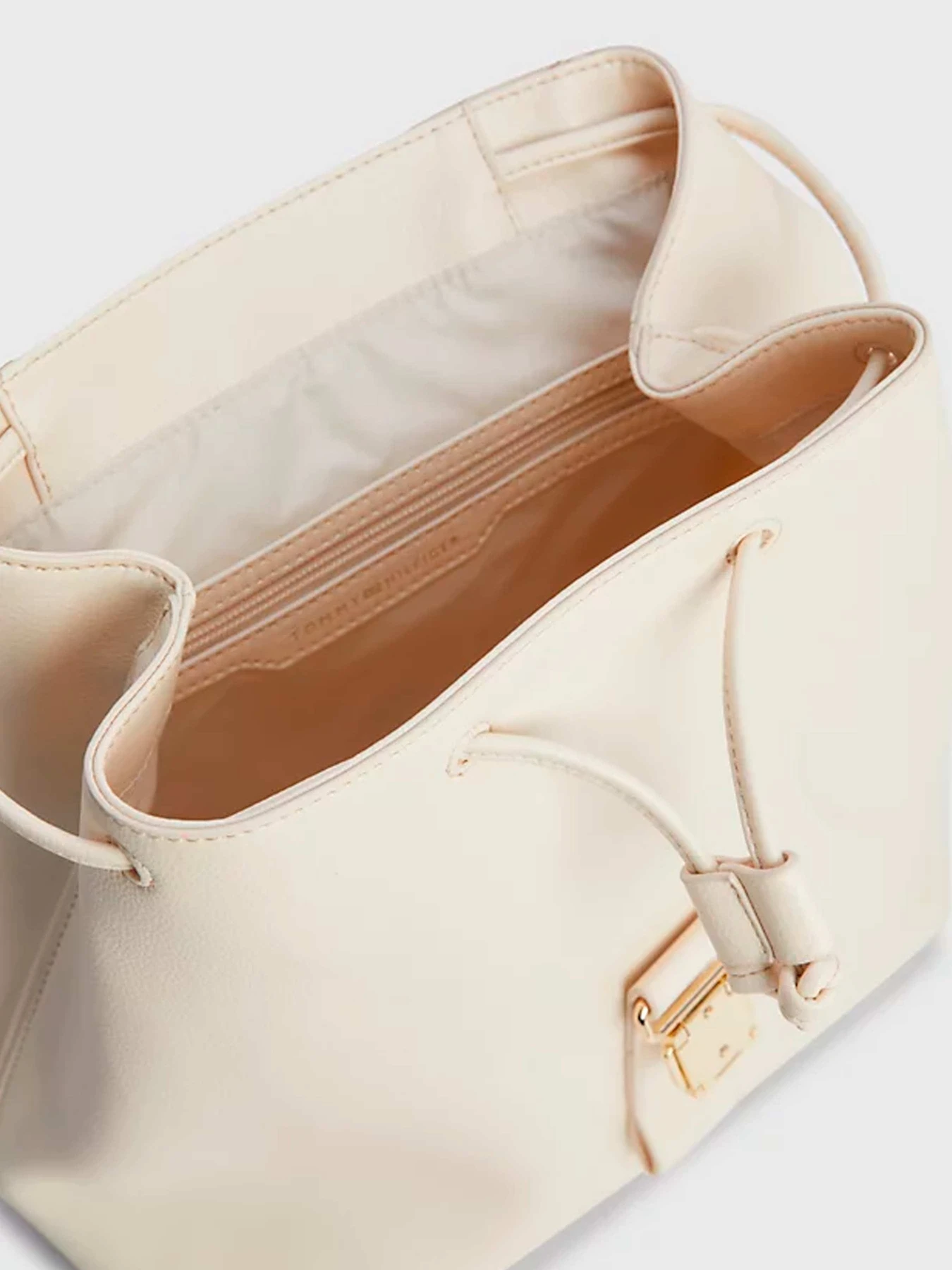 Рюкзаки Tommy Hilfiger модель AW0AW14883-AA8 Рюкзаки Tommy Hilfiger модель AW0AW14883-AA8 Фото