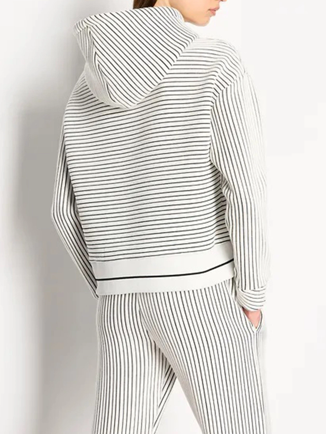 Худи и свитшоты Armani Exchange модель 6RYM77-YJDXZ-21CP Худи и свитшоты Armani Exchange модель 6RYM77-YJDXZ-21CP Фото