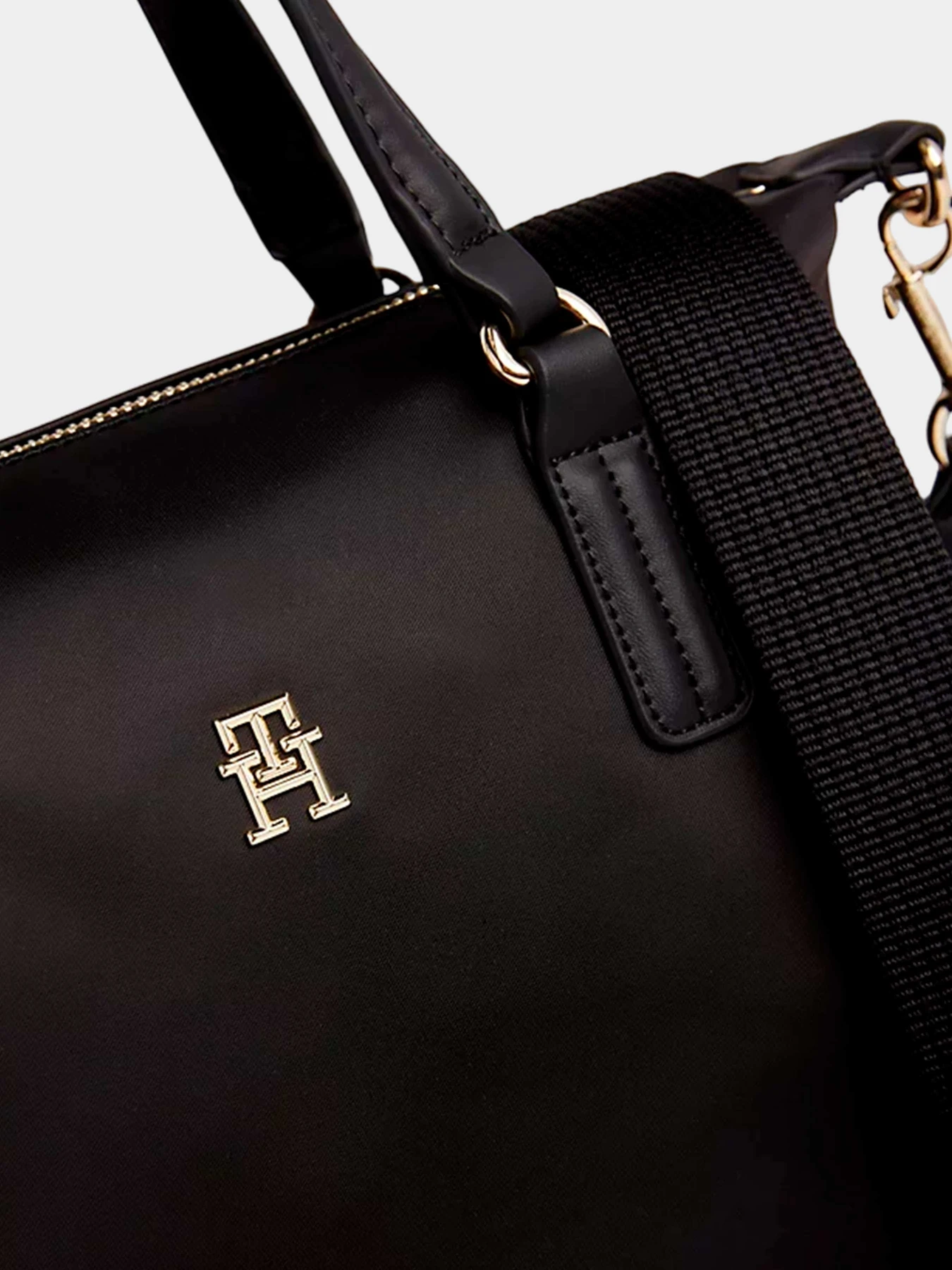 Сумки Tommy Hilfiger модель AW0AW15640-BDS Сумки Tommy Hilfiger модель AW0AW15640-BDS Фото