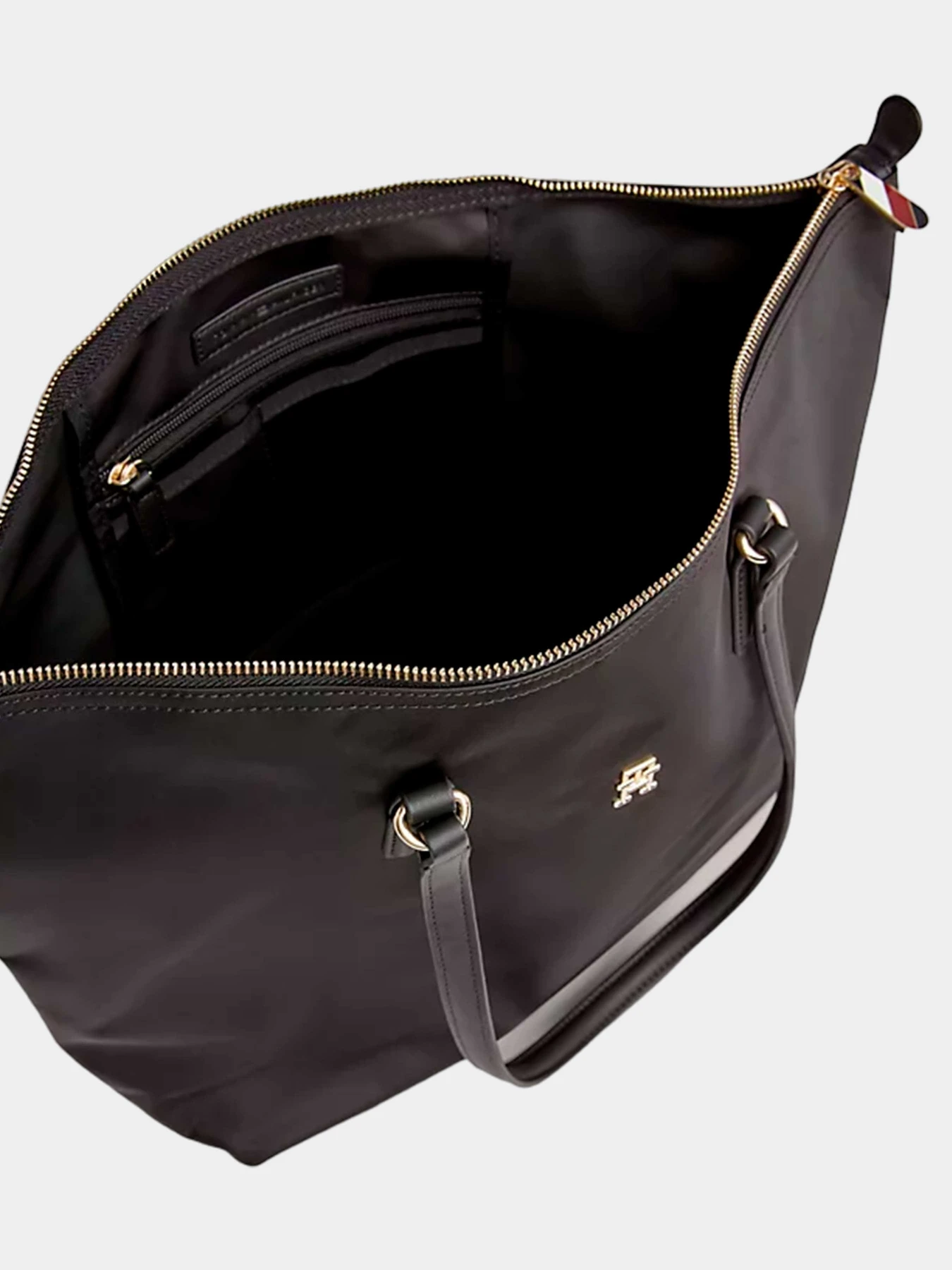 Сумки Tommy Hilfiger модель AW0AW15639-BDS Сумки Tommy Hilfiger модель AW0AW15639-BDS Фото