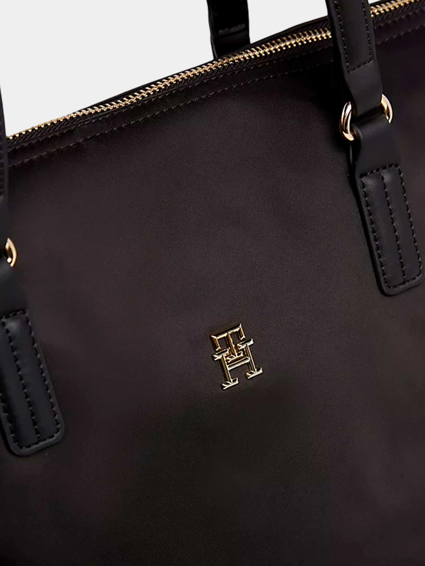 Сумки Tommy Hilfiger модель AW0AW15639-BDS Сумки Tommy Hilfiger модель AW0AW15639-BDS Фото