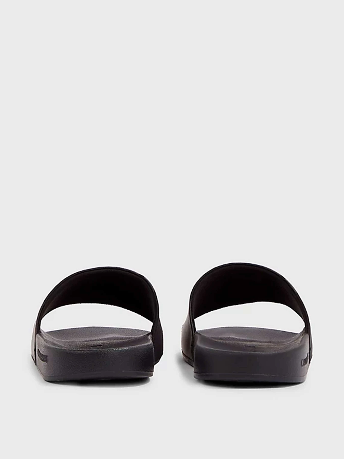 Шлёпанцы Calvin Klein модель YM0YM00834-BEH Шлёпанцы Calvin Klein модель YM0YM00834-BEH Фото