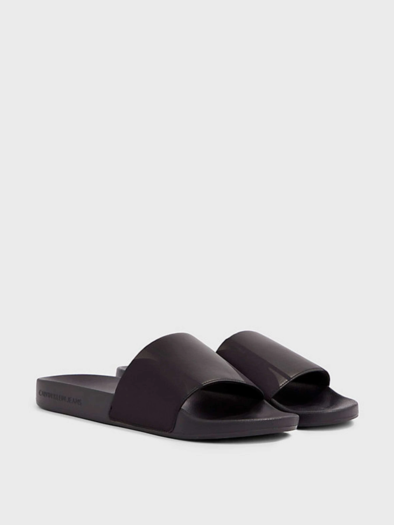 Шлёпанцы Calvin Klein модель YM0YM00834-BEH Шлёпанцы Calvin Klein модель YM0YM00834-BEH Фото