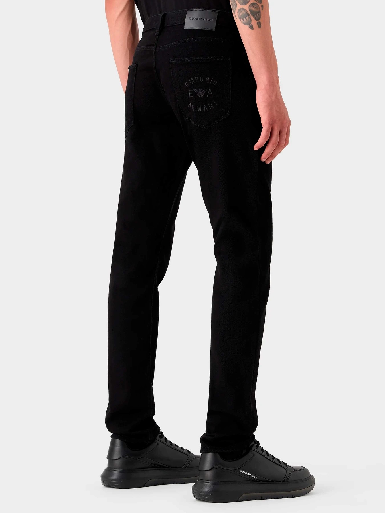 Джинсы Emporio Armani модель 6R1J06-1DS1Z-F004 Джинсы Emporio Armani модель 6R1J06-1DS1Z-F004 Фото