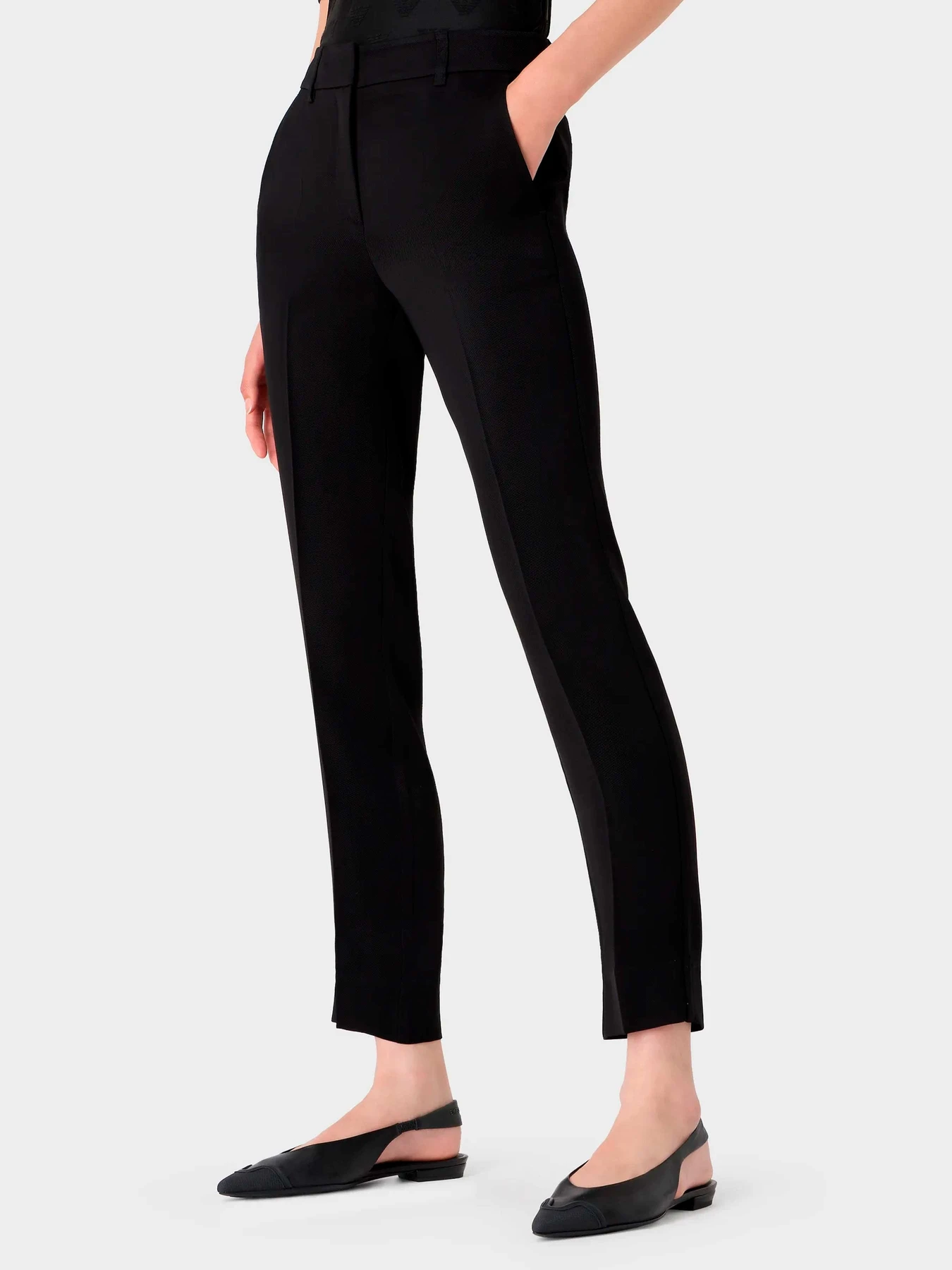 Брюки Emporio Armani модель 6R2P82-2NS9Z-0999 Брюки Emporio Armani модель 6R2P82-2NS9Z-0999 Фото