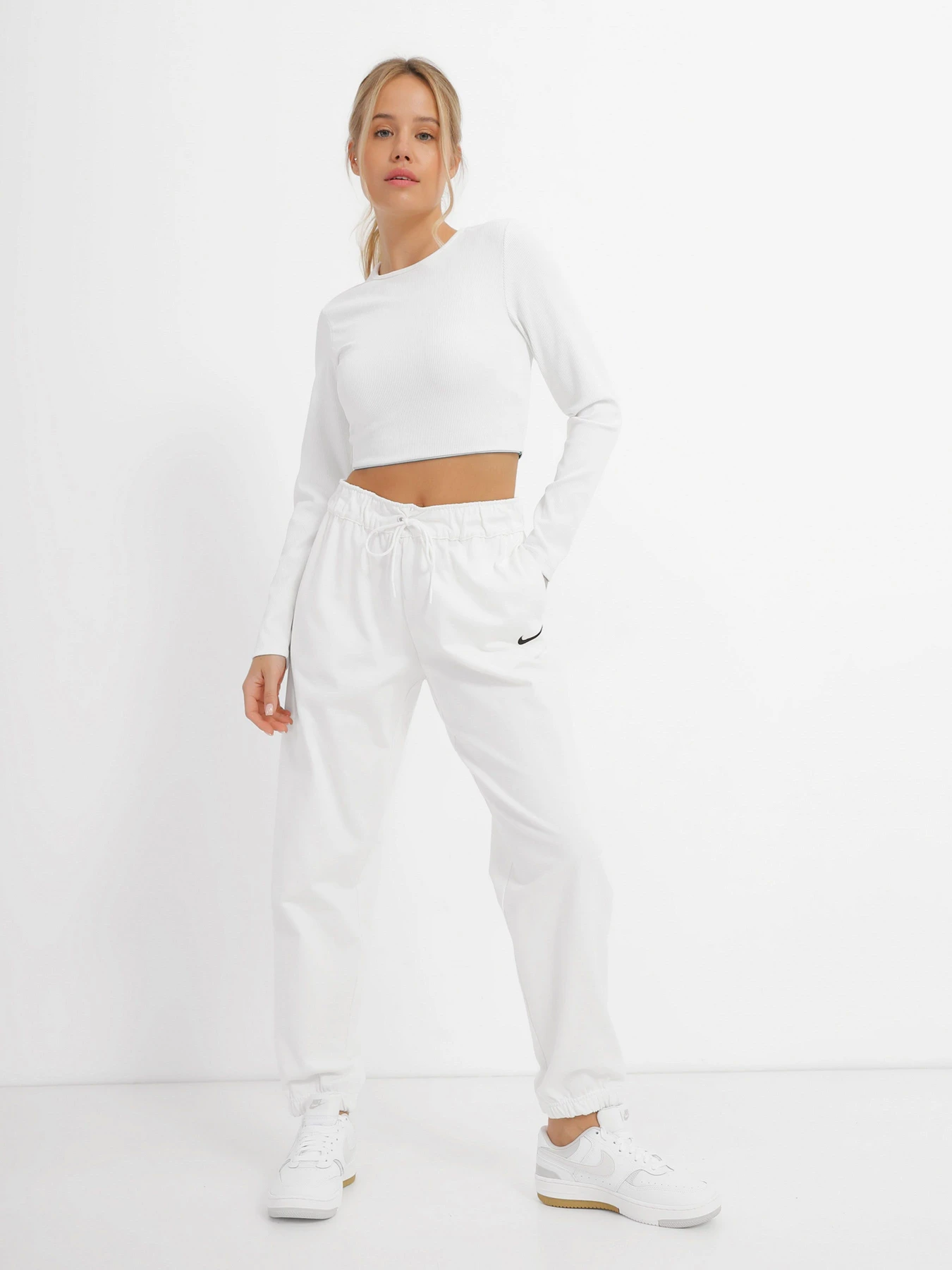 Брюки NIKE модель DM6419-133 Брюки NIKE модель DM6419-133 Фото