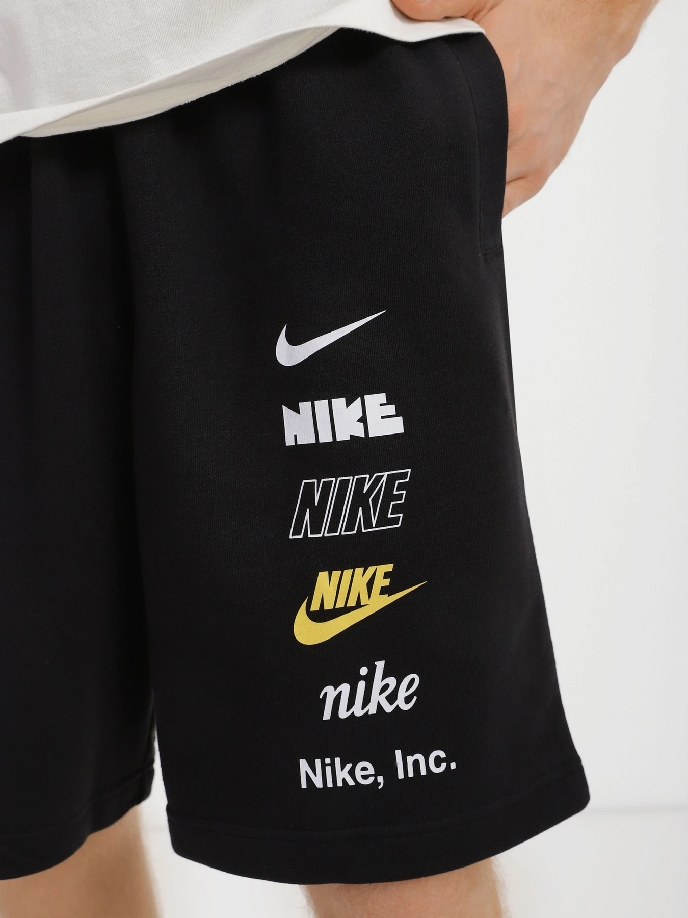 Шорты NIKE модель FB8830-010 Шорты NIKE модель FB8830-010 Фото