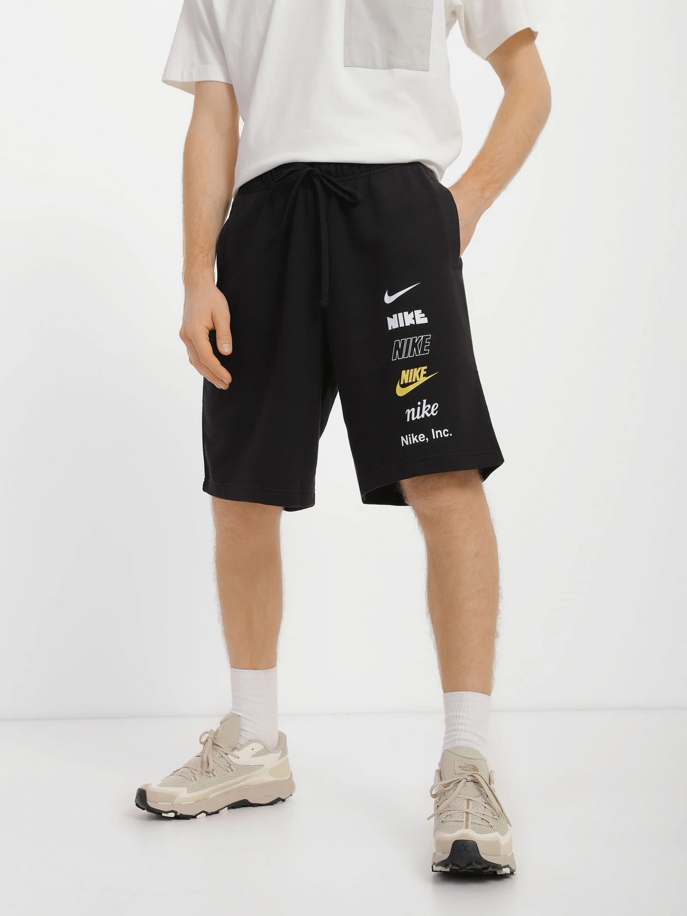 Шорты NIKE модель FB8830-010 Шорты NIKE модель FB8830-010 Фото