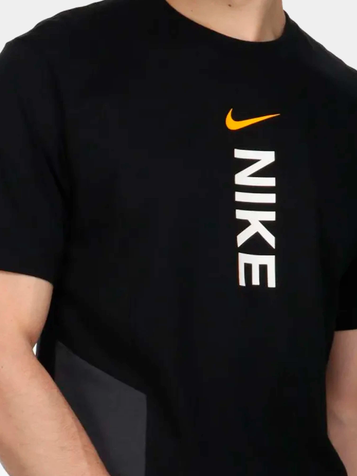 Футболки и поло NIKE модель FB1433-010 Футболки и поло NIKE модель FB1433-010 Фото