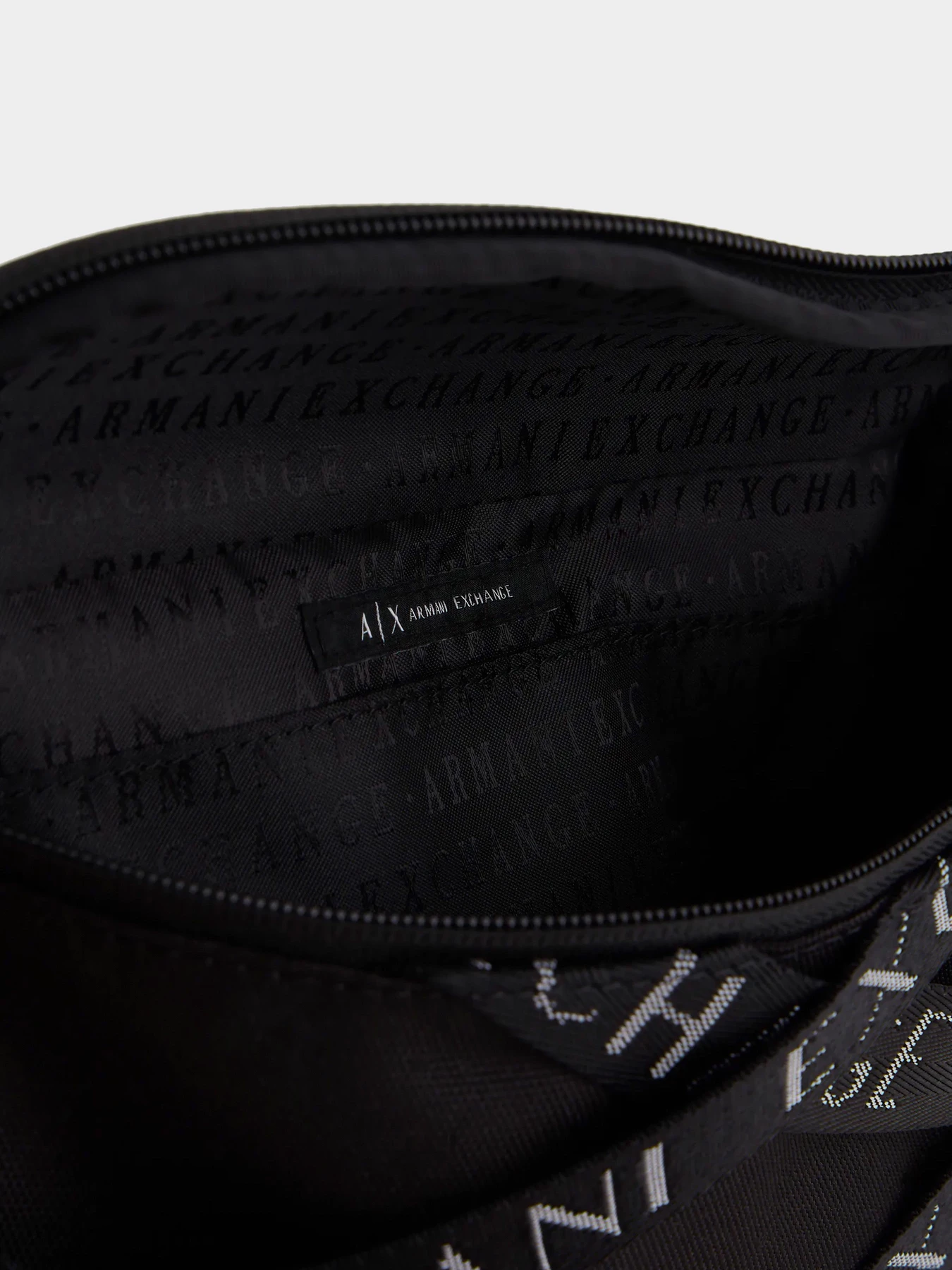 Сумки Armani Exchange модель 952589-3F880-00020 Сумки Armani Exchange модель 952589-3F880-00020 Фото