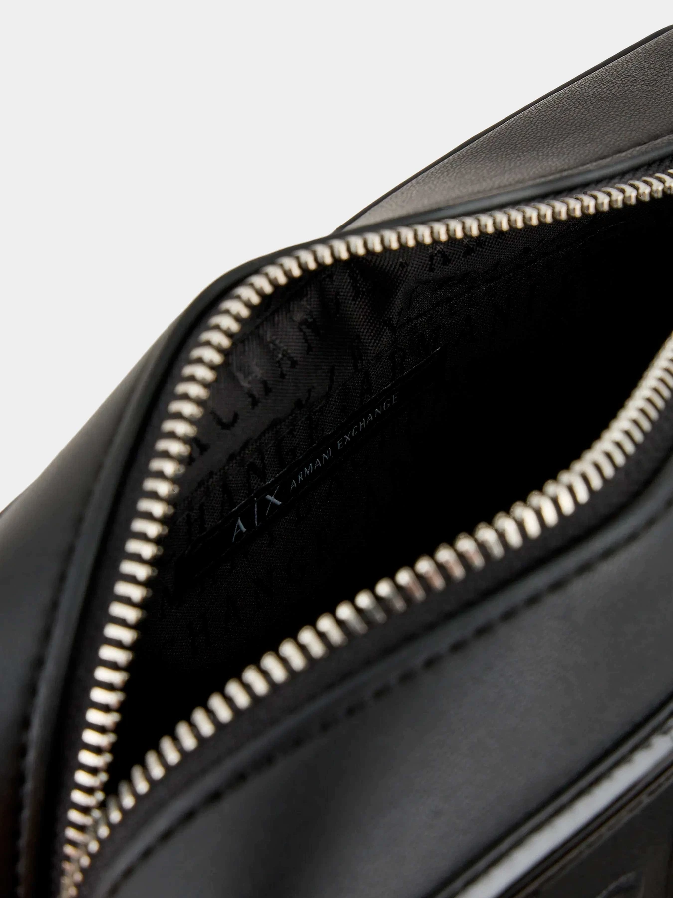 Сумки Armani Exchange модель 942939-3F747-00020 Фото