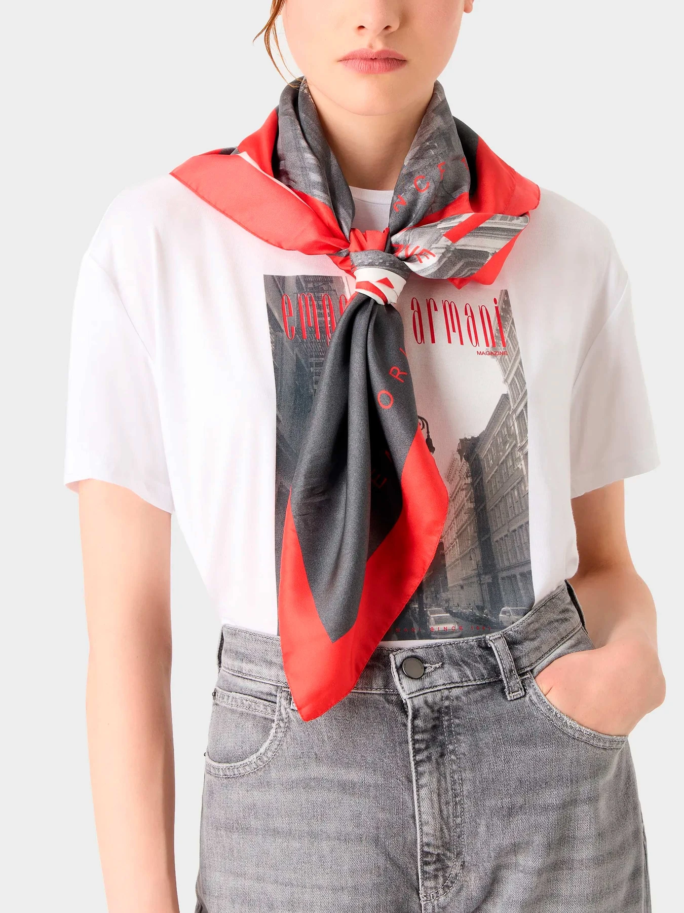Шарфы и платки Emporio Armani модель 635317-3F402-15742 Шарфы и платки Emporio Armani модель 635317-3F402-15742 Фото