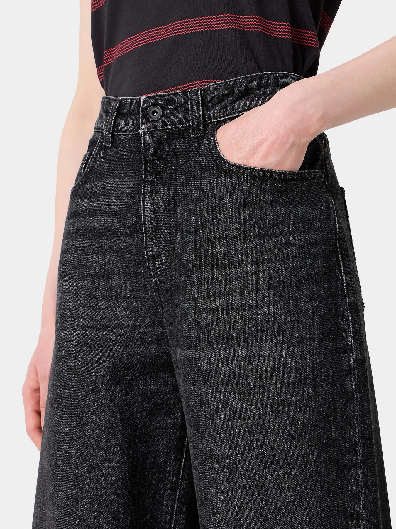 Джинсы Emporio Armani модель 6R2J8B-2DAIZ-0005 Джинсы Emporio Armani модель 6R2J8B-2DAIZ-0005 Фото