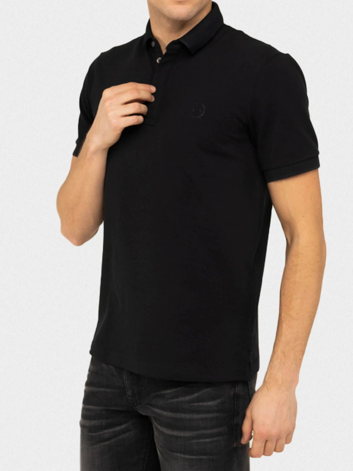 Футболки и поло Armani Exchange модель 8NZF91-ZJ81Z-1200 Футболки и поло Armani Exchange модель 8NZF91-ZJ81Z-1200 Фото