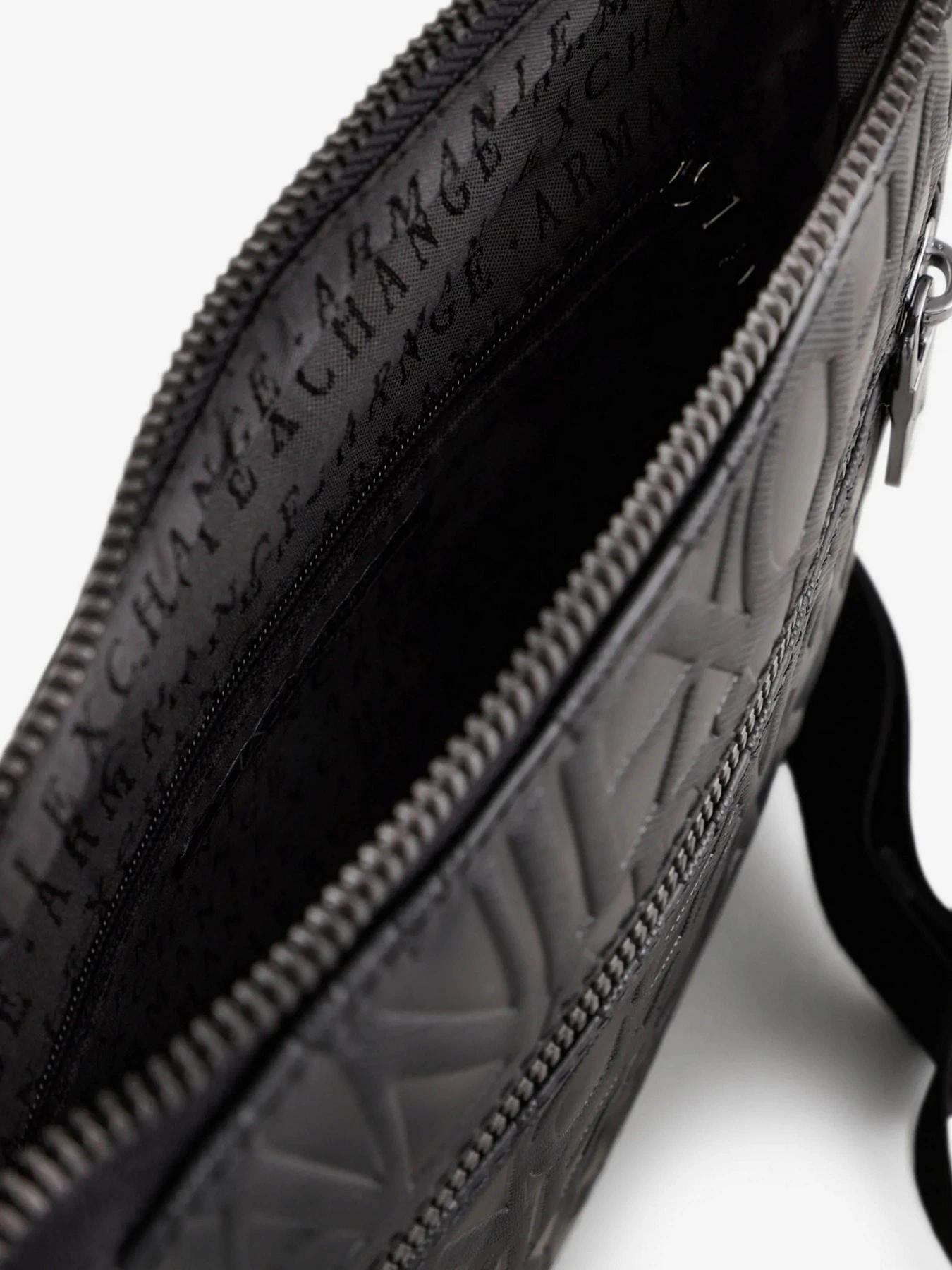 Сумки Armani Exchange модель 952526-CC838-00020 Фото