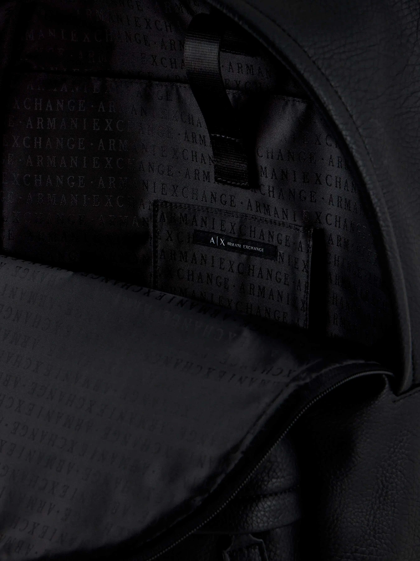 Рюкзаки Armani Exchange модель 952562-3F867-00020 Рюкзаки Armani Exchange модель 952562-3F867-00020 Фото