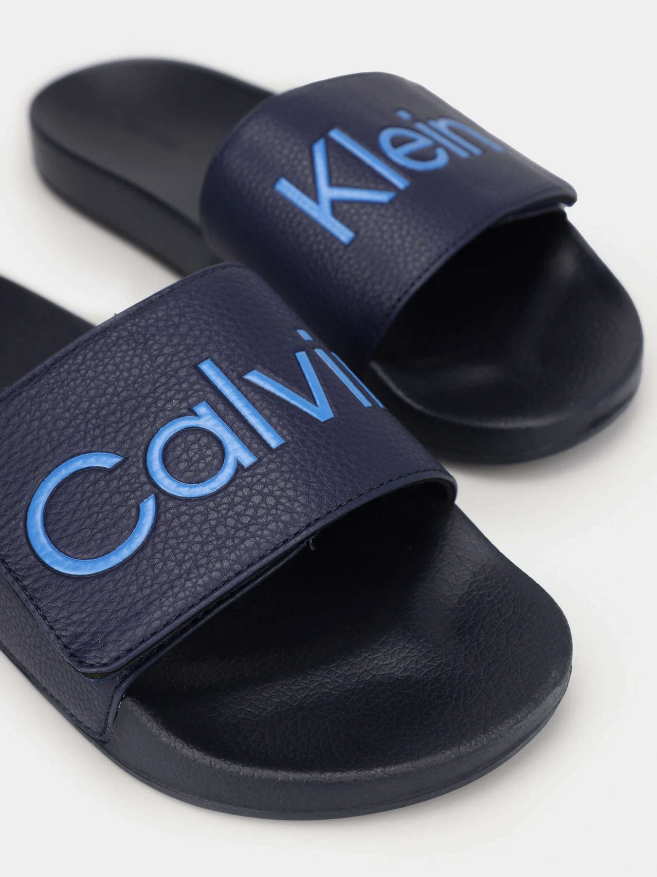 Шлёпанцы Calvin Klein модель HM0HM00957-DW4 Шлёпанцы Calvin Klein модель HM0HM00957-DW4 Фото