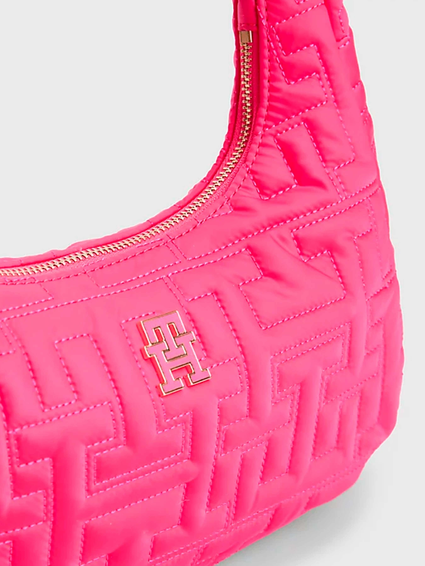 Сумки Tommy Hilfiger модель AW0AW15082-T1K Сумки Tommy Hilfiger модель AW0AW15082-T1K Фото