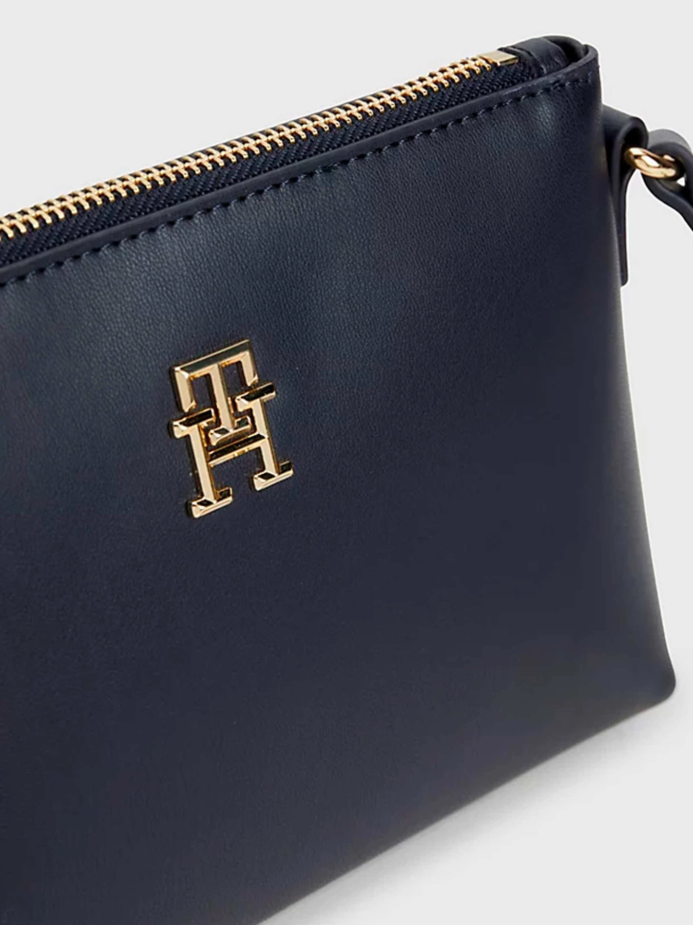 Сумки Tommy Hilfiger модель AW0AW15087-DW6 Сумки Tommy Hilfiger модель AW0AW15087-DW6 Фото