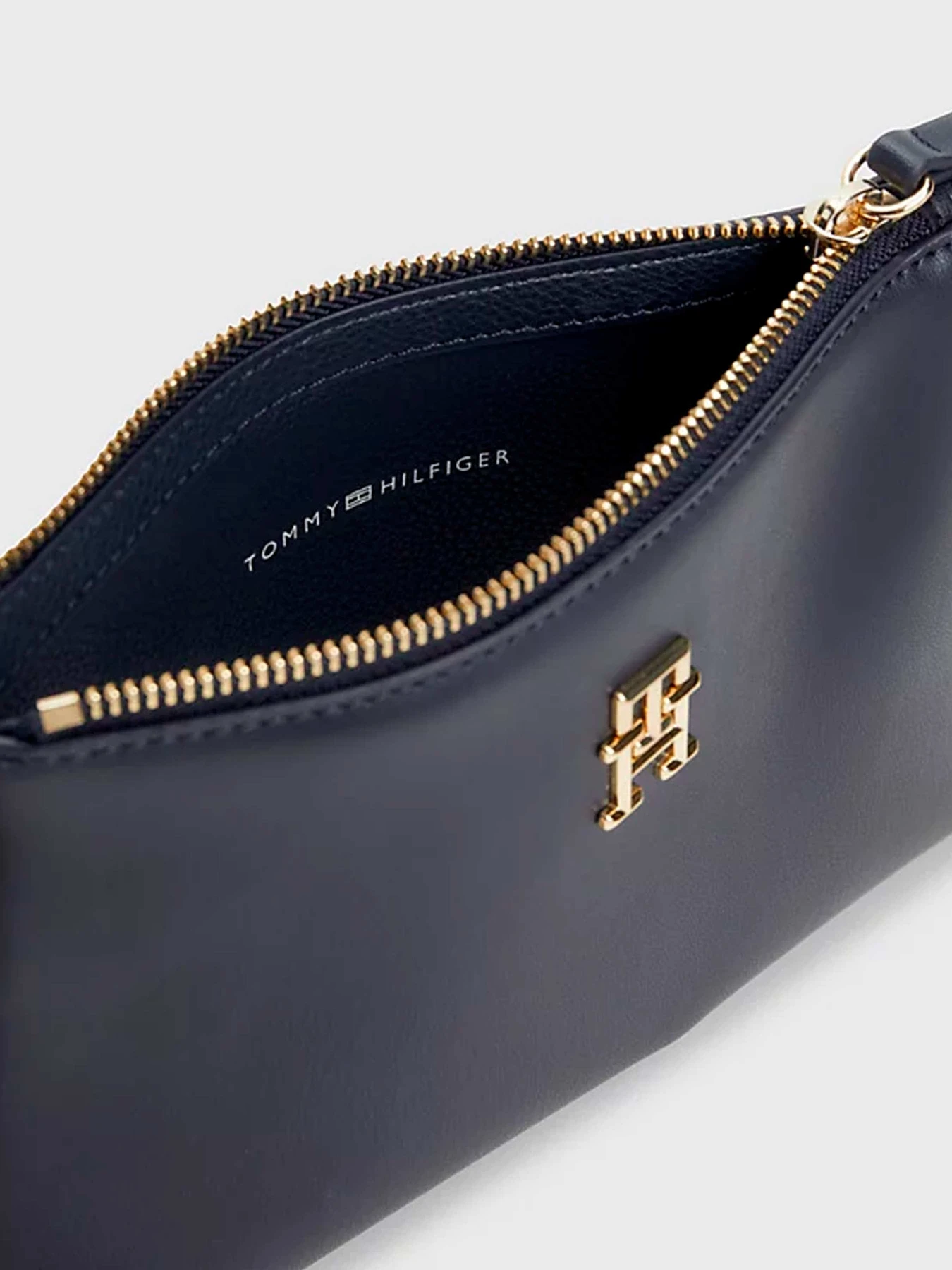 Сумки Tommy Hilfiger модель AW0AW15087-DW6 Сумки Tommy Hilfiger модель AW0AW15087-DW6 Фото