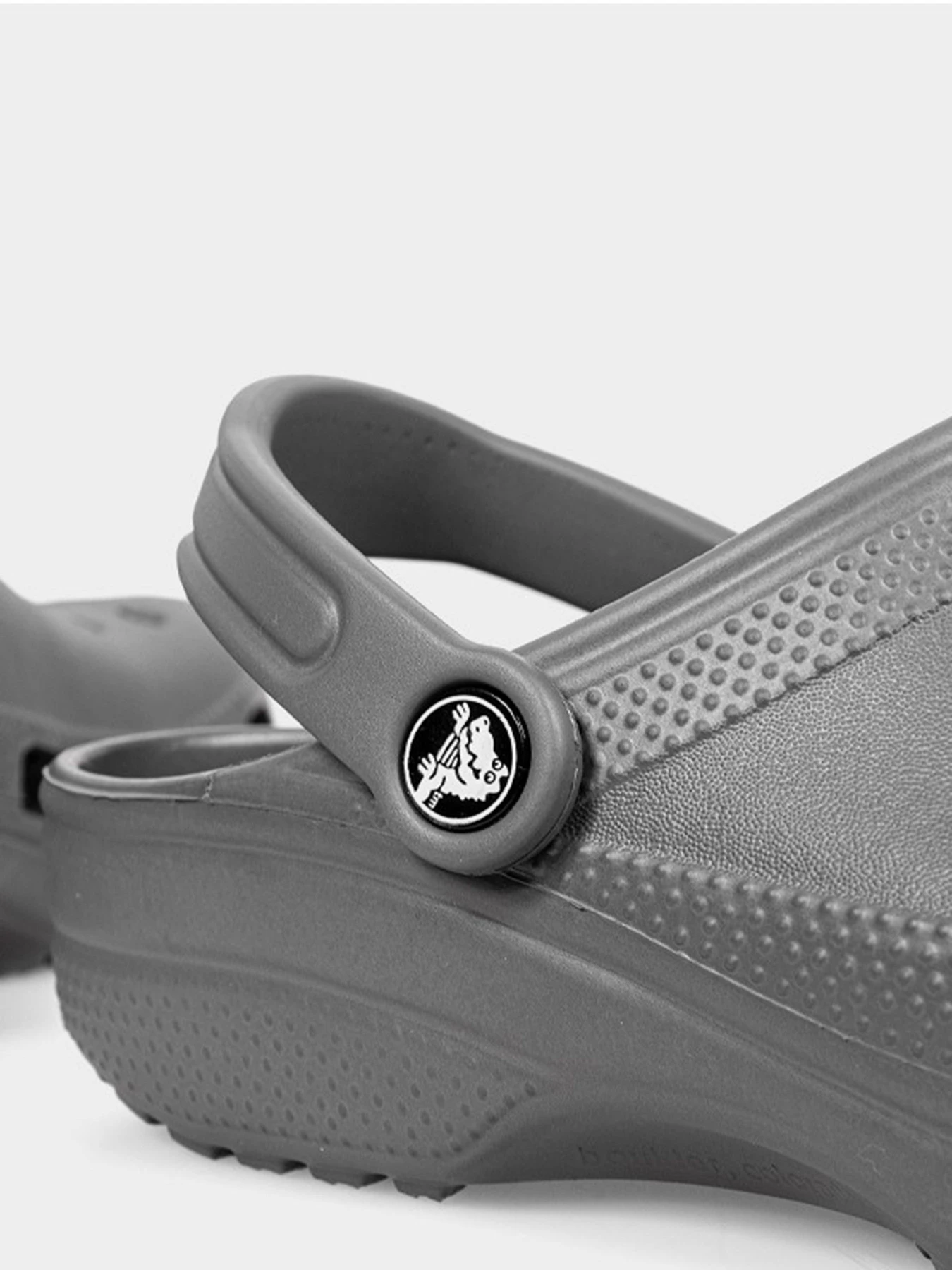 Шлёпанцы Crocs модель 10001-0DA Шлёпанцы Crocs модель 10001-0DA Фото