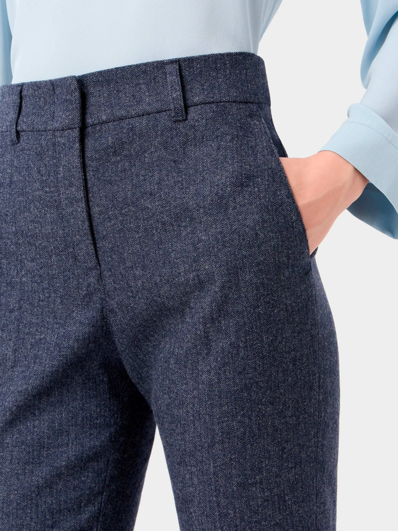 Брюки Emporio Armani модель H4NP08-E2119-019 Брюки Emporio Armani модель H4NP08-E2119-019 Фото