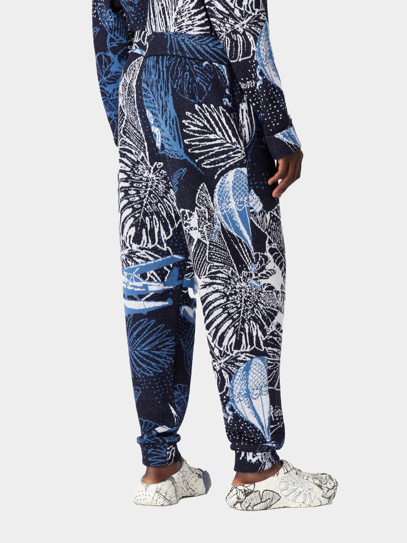 Брюки Emporio Armani модель 6R1PV5-1M40Z-F902 Брюки Emporio Armani модель 6R1PV5-1M40Z-F902 Фото